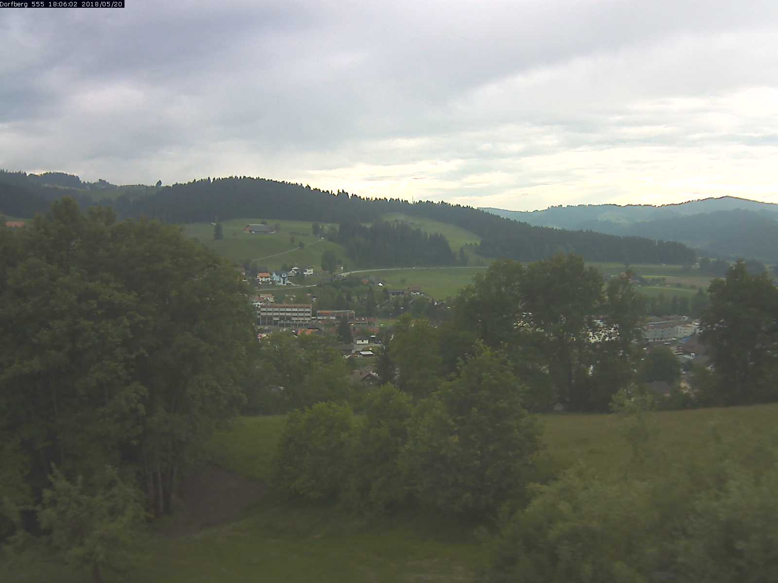 Webcam-Bild: Aussicht vom Dorfberg in Langnau 20180520-180601