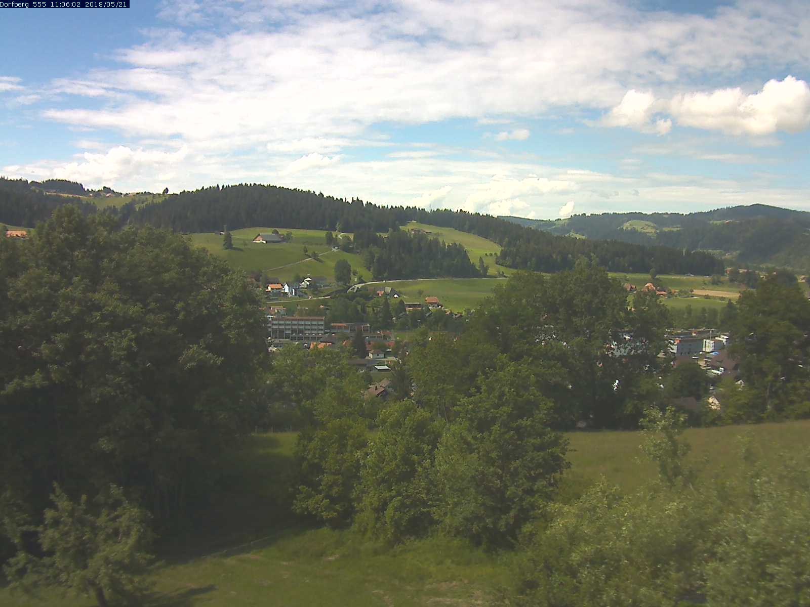 Webcam-Bild: Aussicht vom Dorfberg in Langnau 20180521-110601
