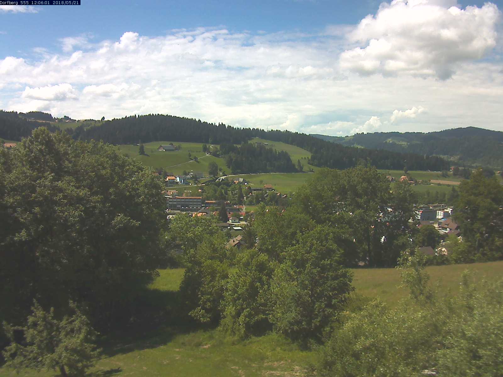 Webcam-Bild: Aussicht vom Dorfberg in Langnau 20180521-120601
