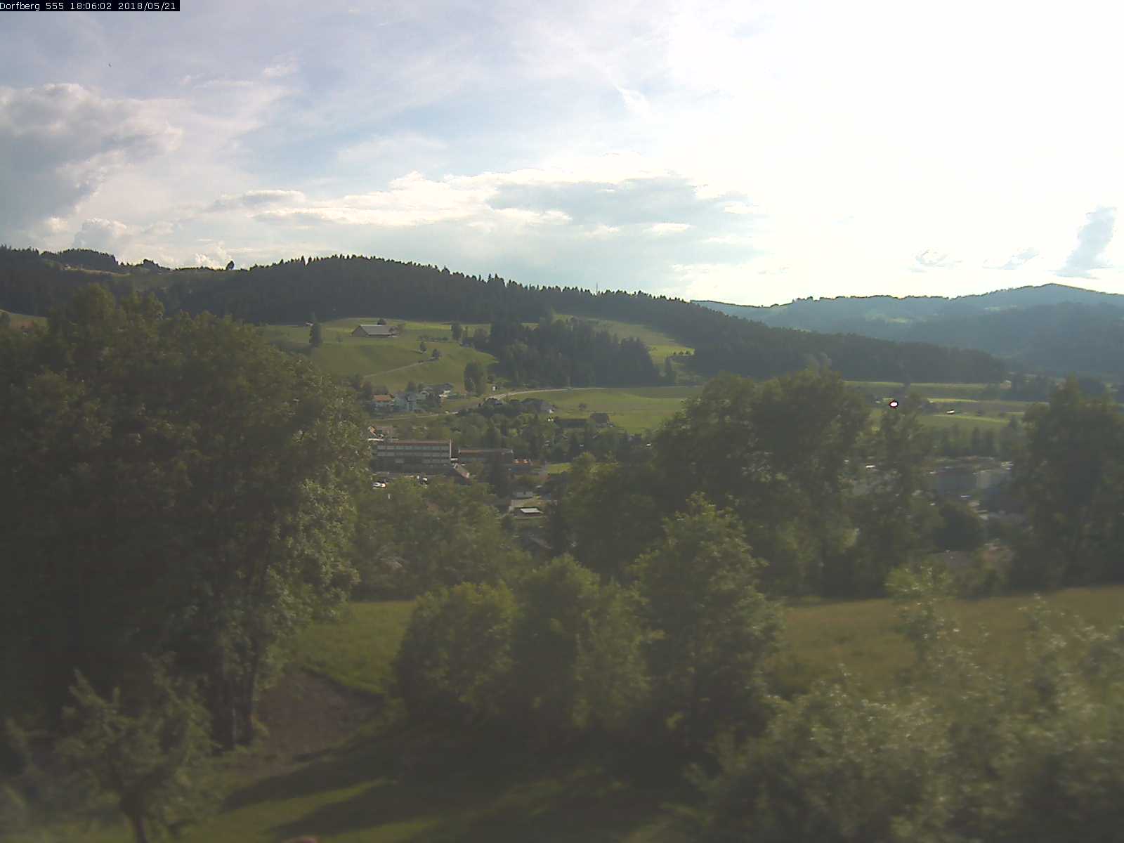 Webcam-Bild: Aussicht vom Dorfberg in Langnau 20180521-180601