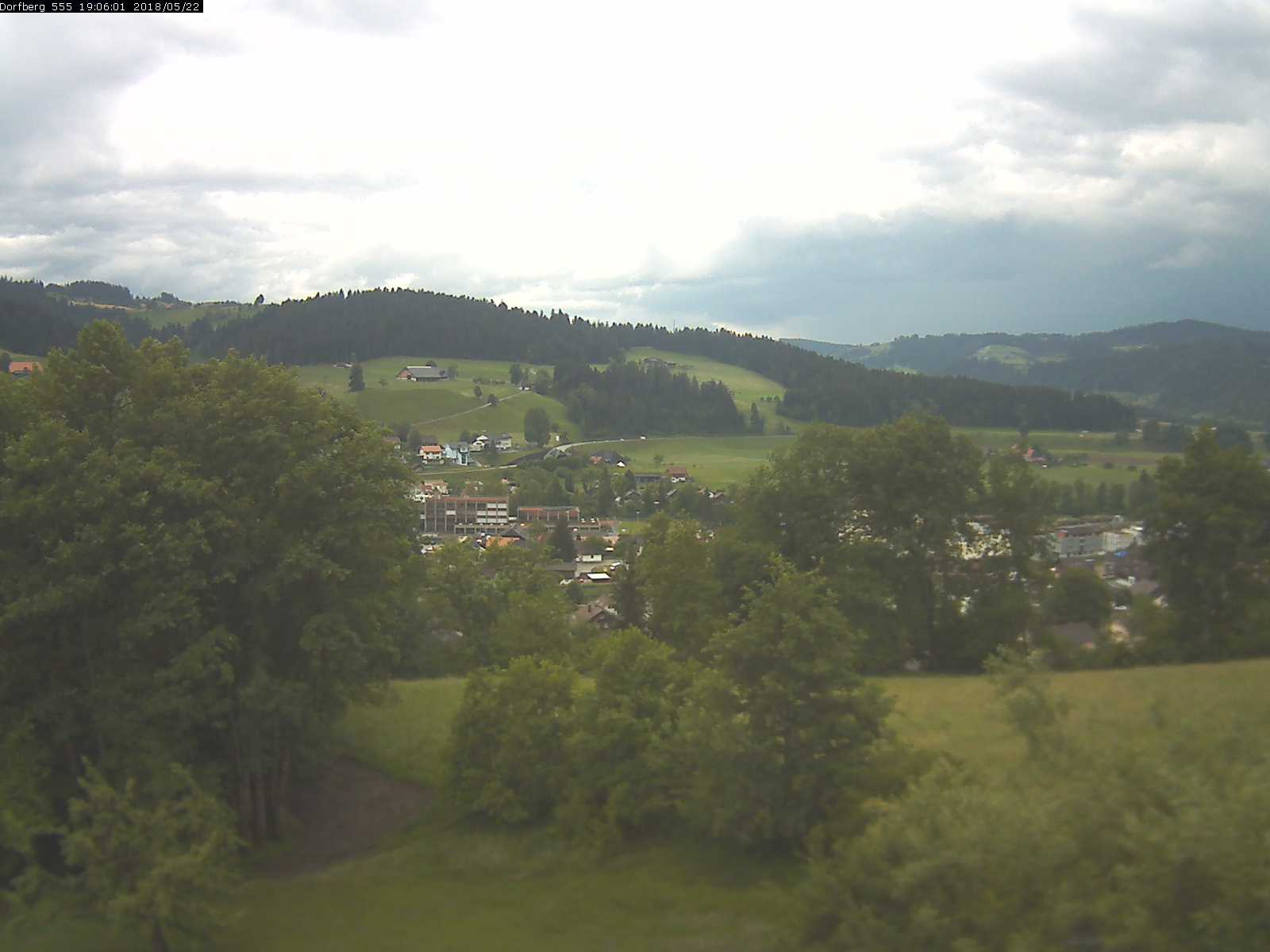 Webcam-Bild: Aussicht vom Dorfberg in Langnau 20180522-190601