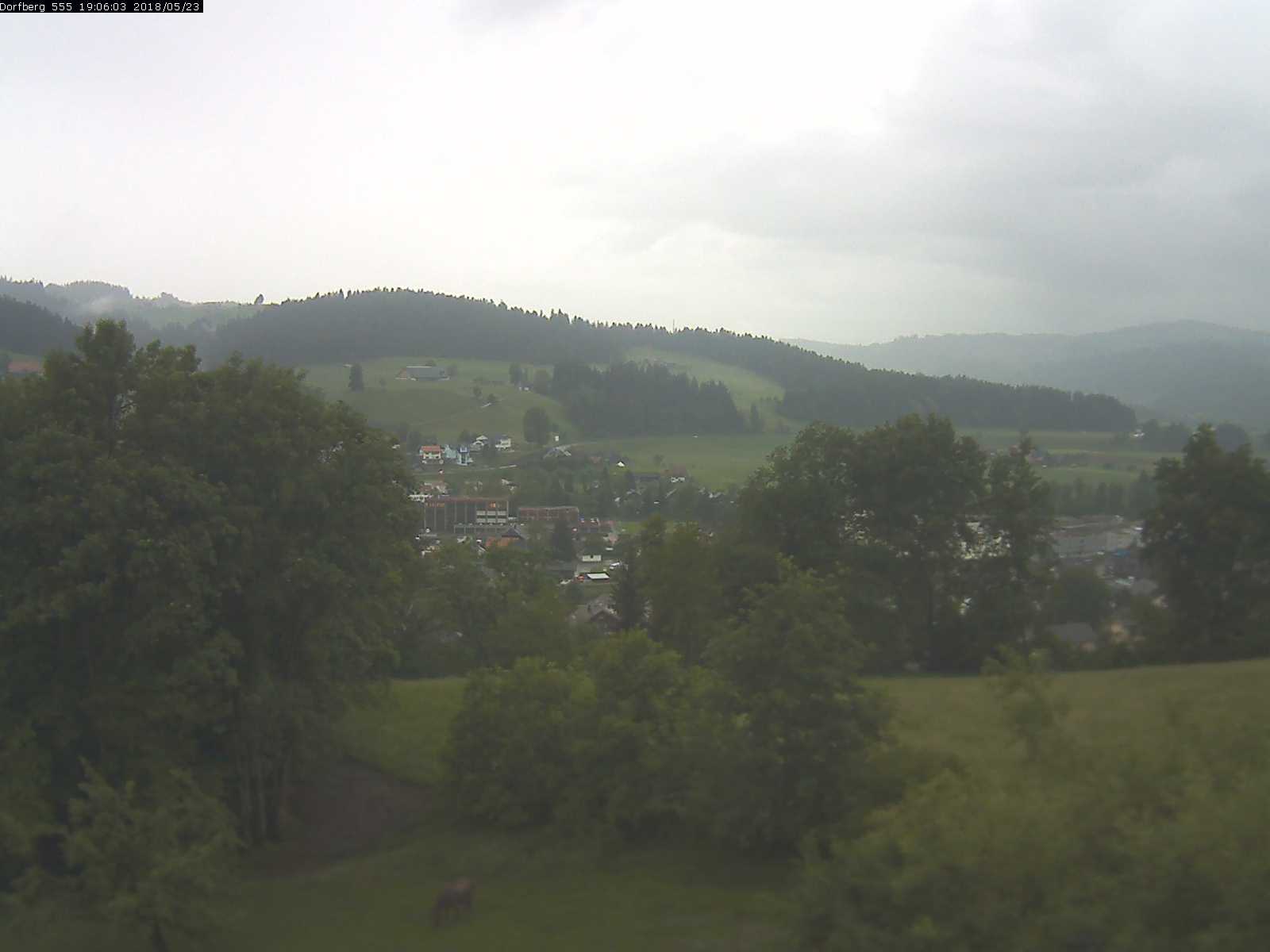 Webcam-Bild: Aussicht vom Dorfberg in Langnau 20180523-190601