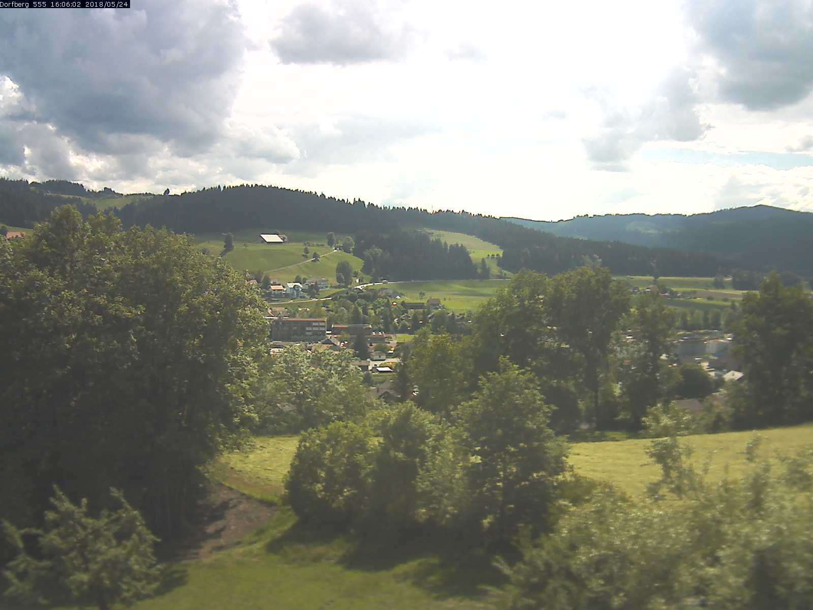 Webcam-Bild: Aussicht vom Dorfberg in Langnau 20180524-160601
