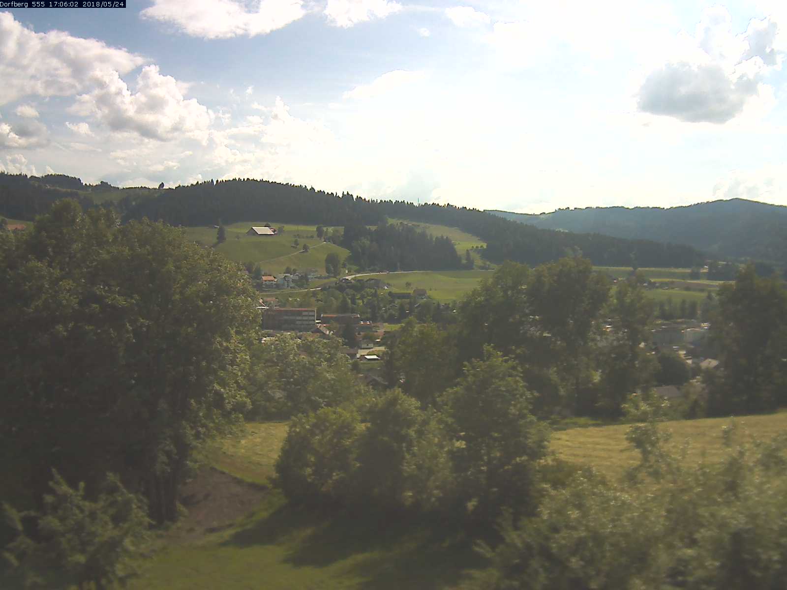 Webcam-Bild: Aussicht vom Dorfberg in Langnau 20180524-170601