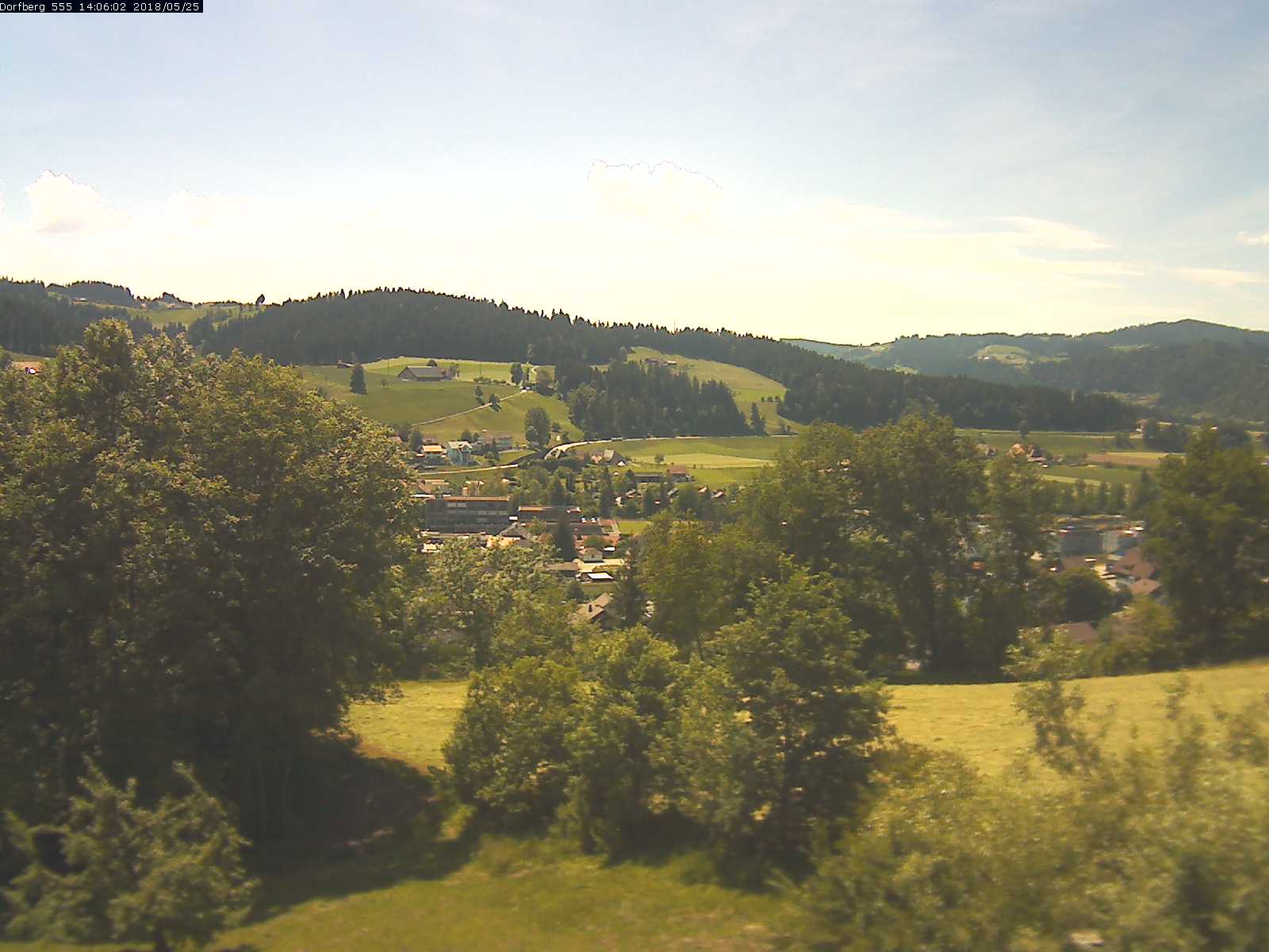 Webcam-Bild: Aussicht vom Dorfberg in Langnau 20180525-140601