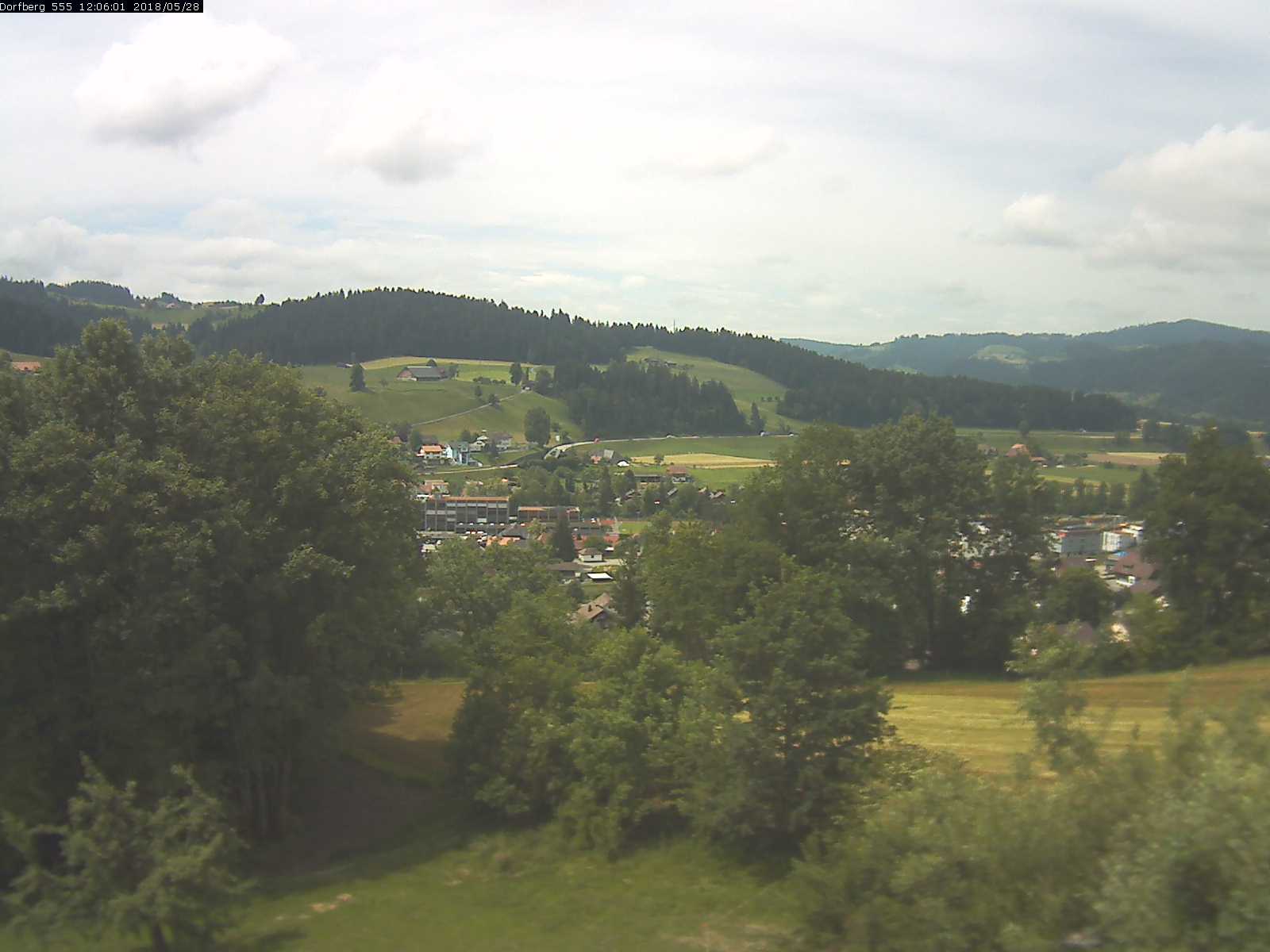 Webcam-Bild: Aussicht vom Dorfberg in Langnau 20180528-120601