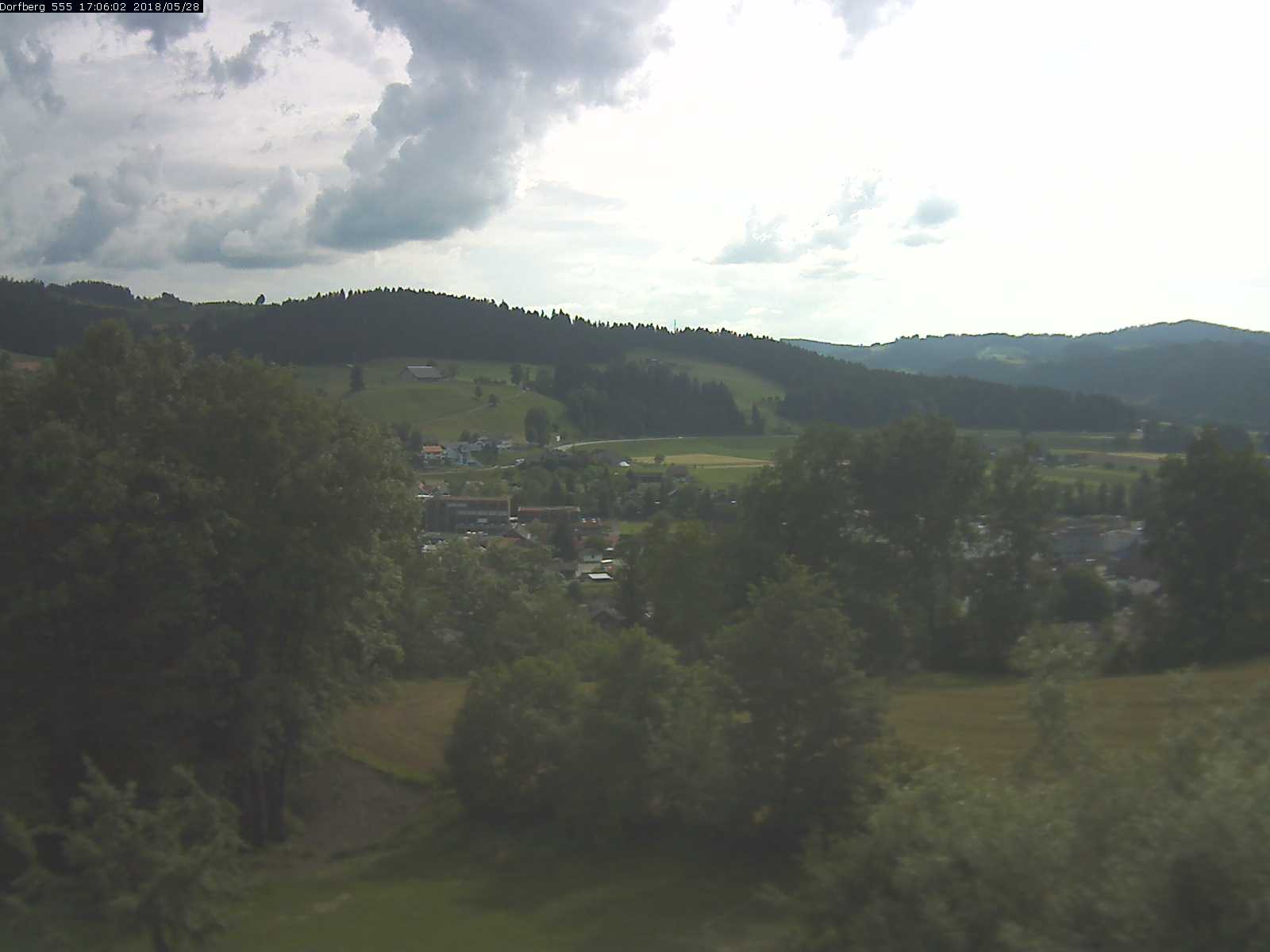 Webcam-Bild: Aussicht vom Dorfberg in Langnau 20180528-170601