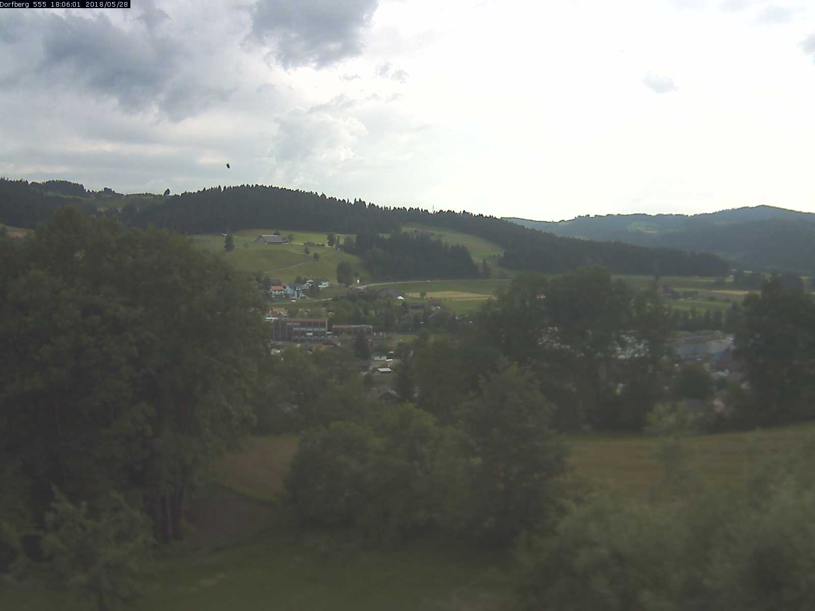 Webcam-Bild: Aussicht vom Dorfberg in Langnau 20180528-180601