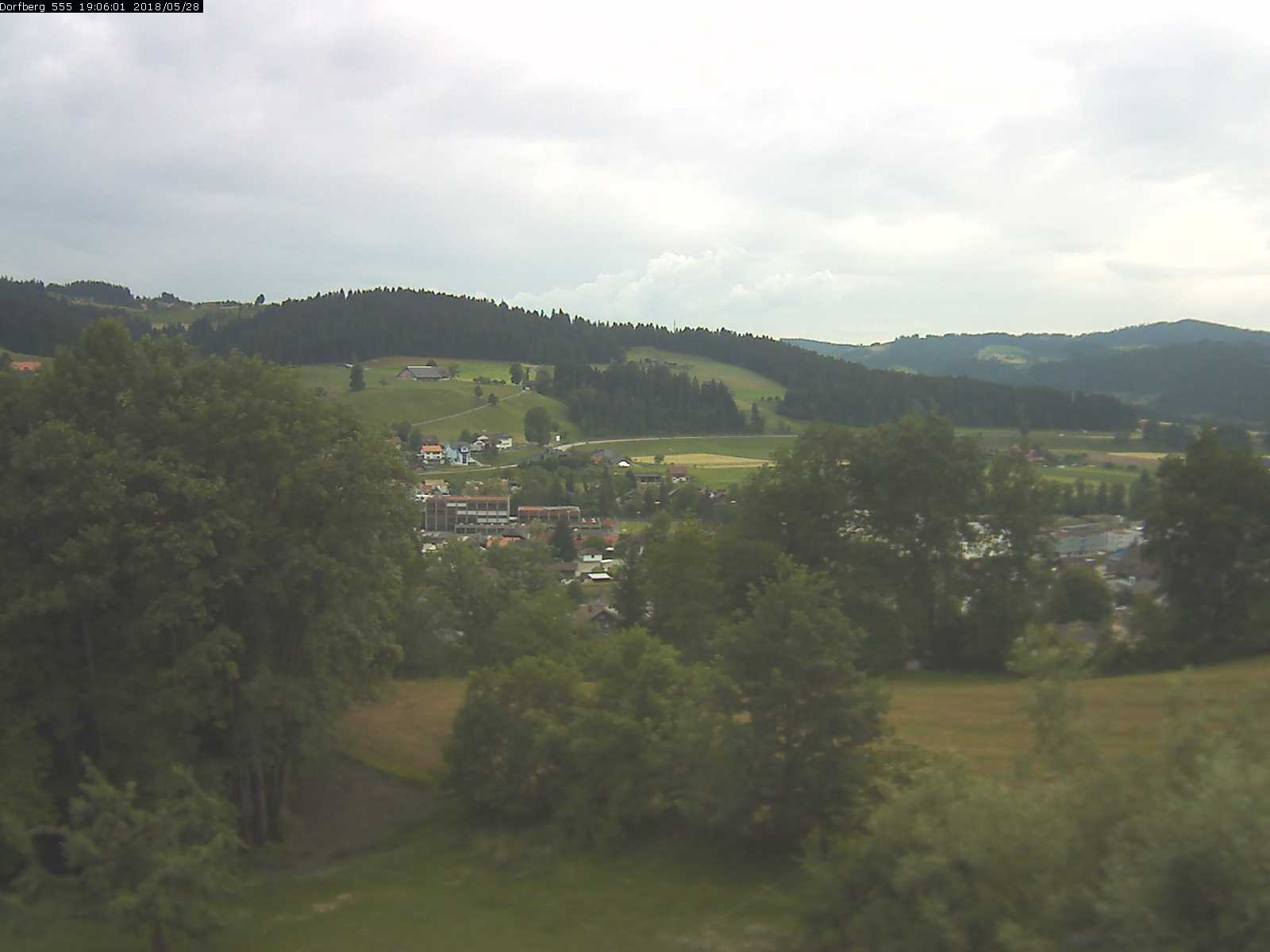 Webcam-Bild: Aussicht vom Dorfberg in Langnau 20180528-190601