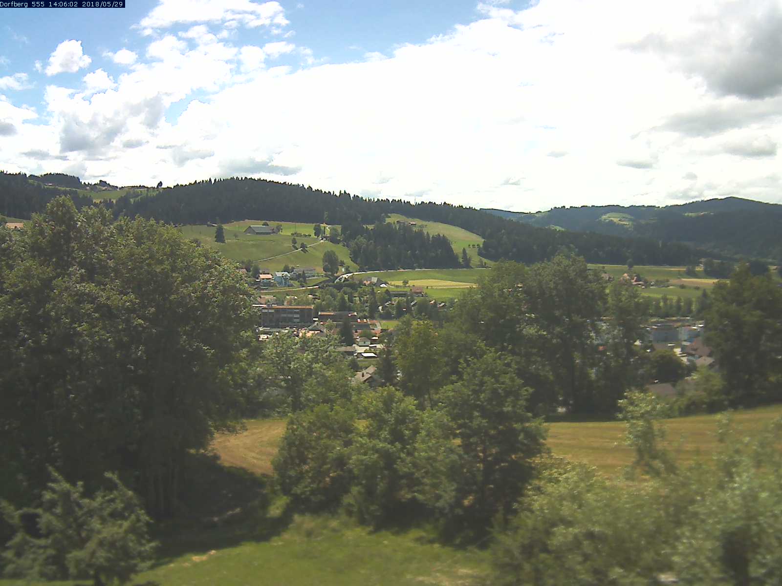 Webcam-Bild: Aussicht vom Dorfberg in Langnau 20180529-140602