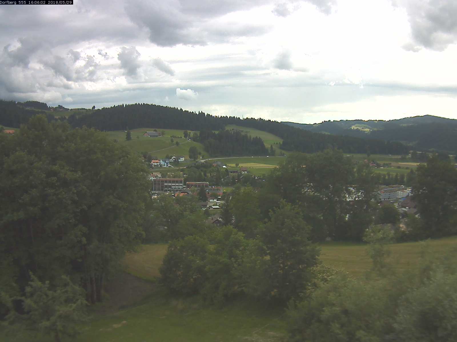 Webcam-Bild: Aussicht vom Dorfberg in Langnau 20180529-160601