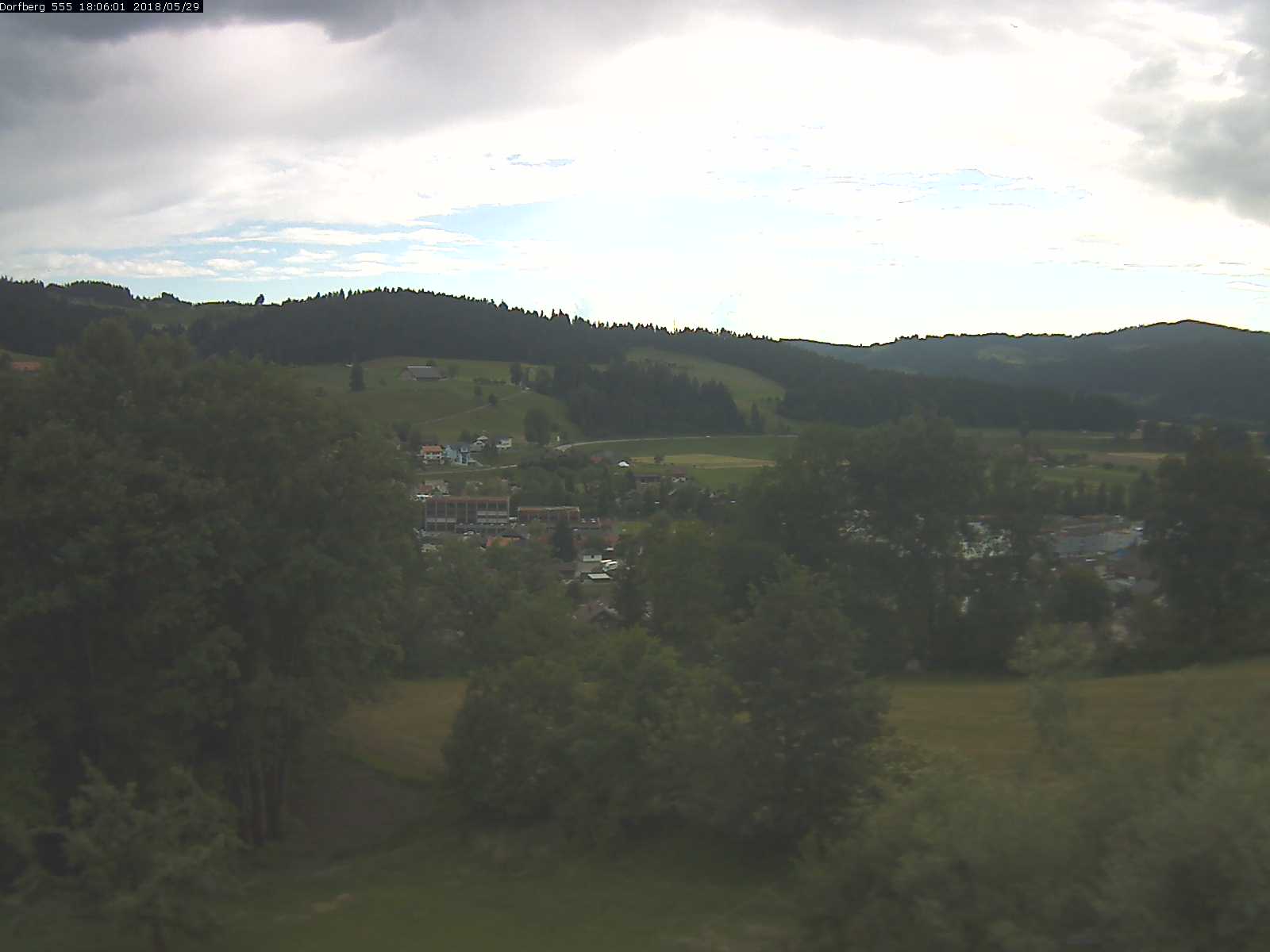 Webcam-Bild: Aussicht vom Dorfberg in Langnau 20180529-180601