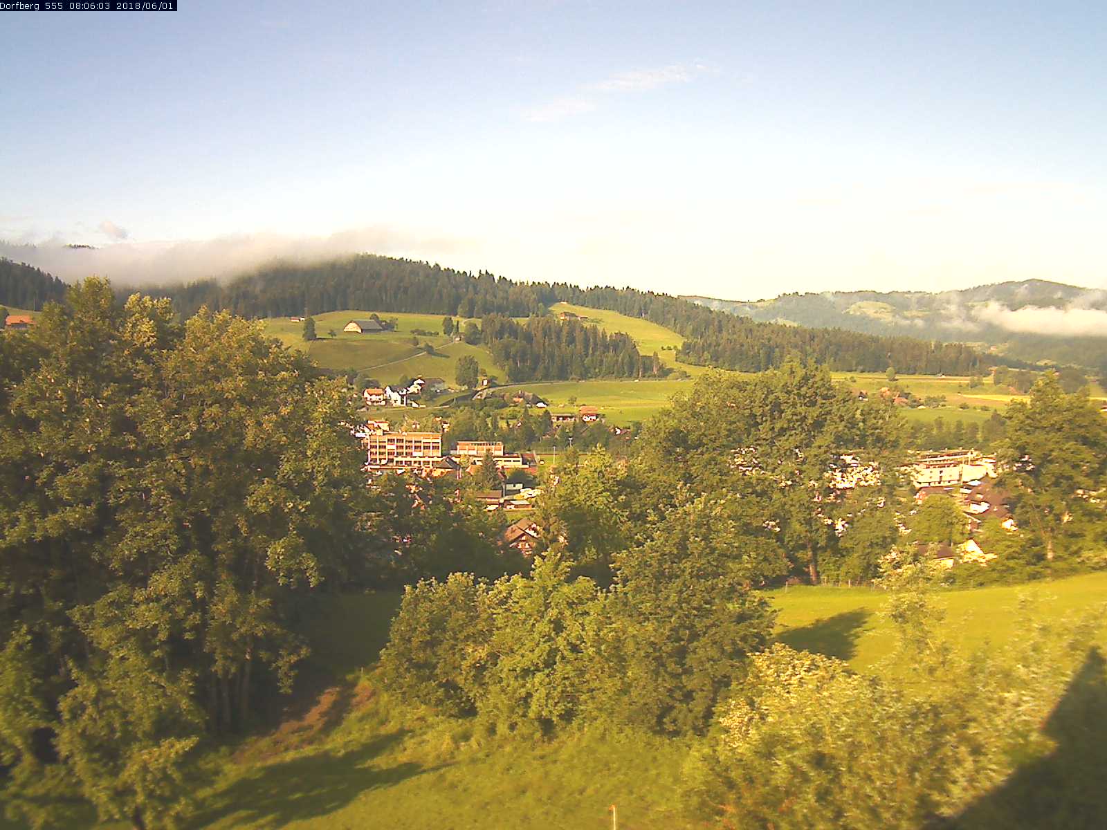 Webcam-Bild: Aussicht vom Dorfberg in Langnau 20180601-080601