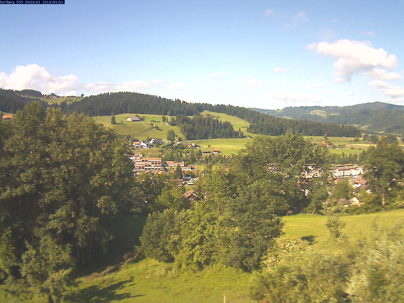 Webcam-Bild: Aussicht vom Dorfberg in Langnau 20180601-090601