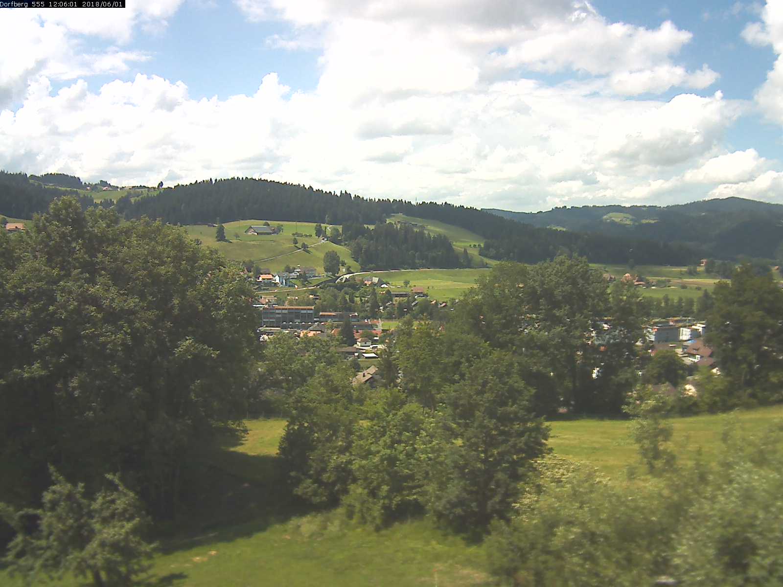 Webcam-Bild: Aussicht vom Dorfberg in Langnau 20180601-120601