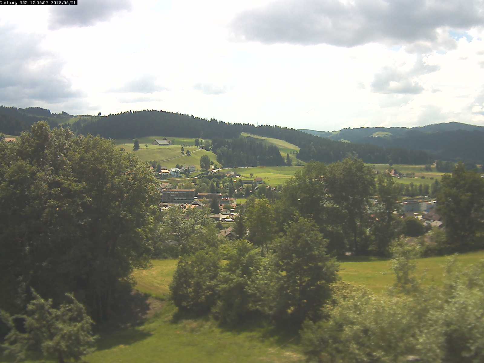 Webcam-Bild: Aussicht vom Dorfberg in Langnau 20180601-150601