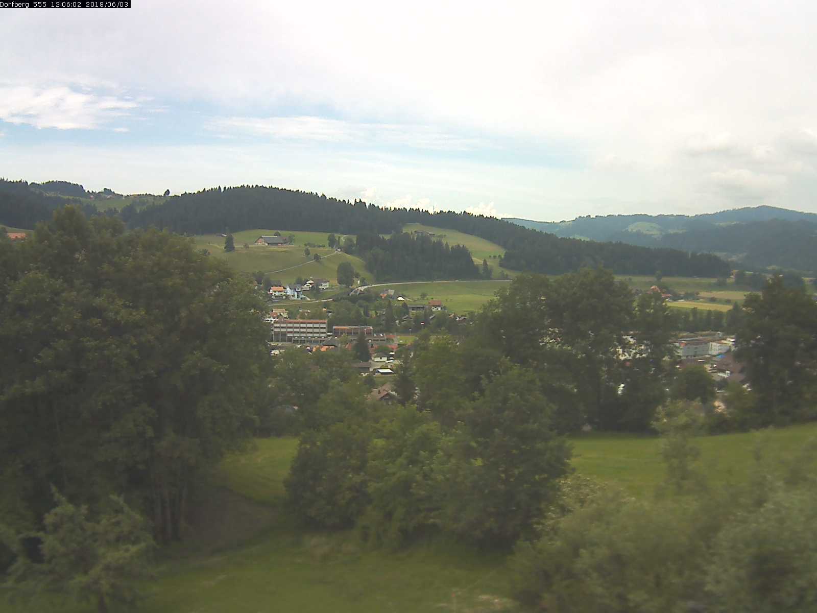 Webcam-Bild: Aussicht vom Dorfberg in Langnau 20180603-120601