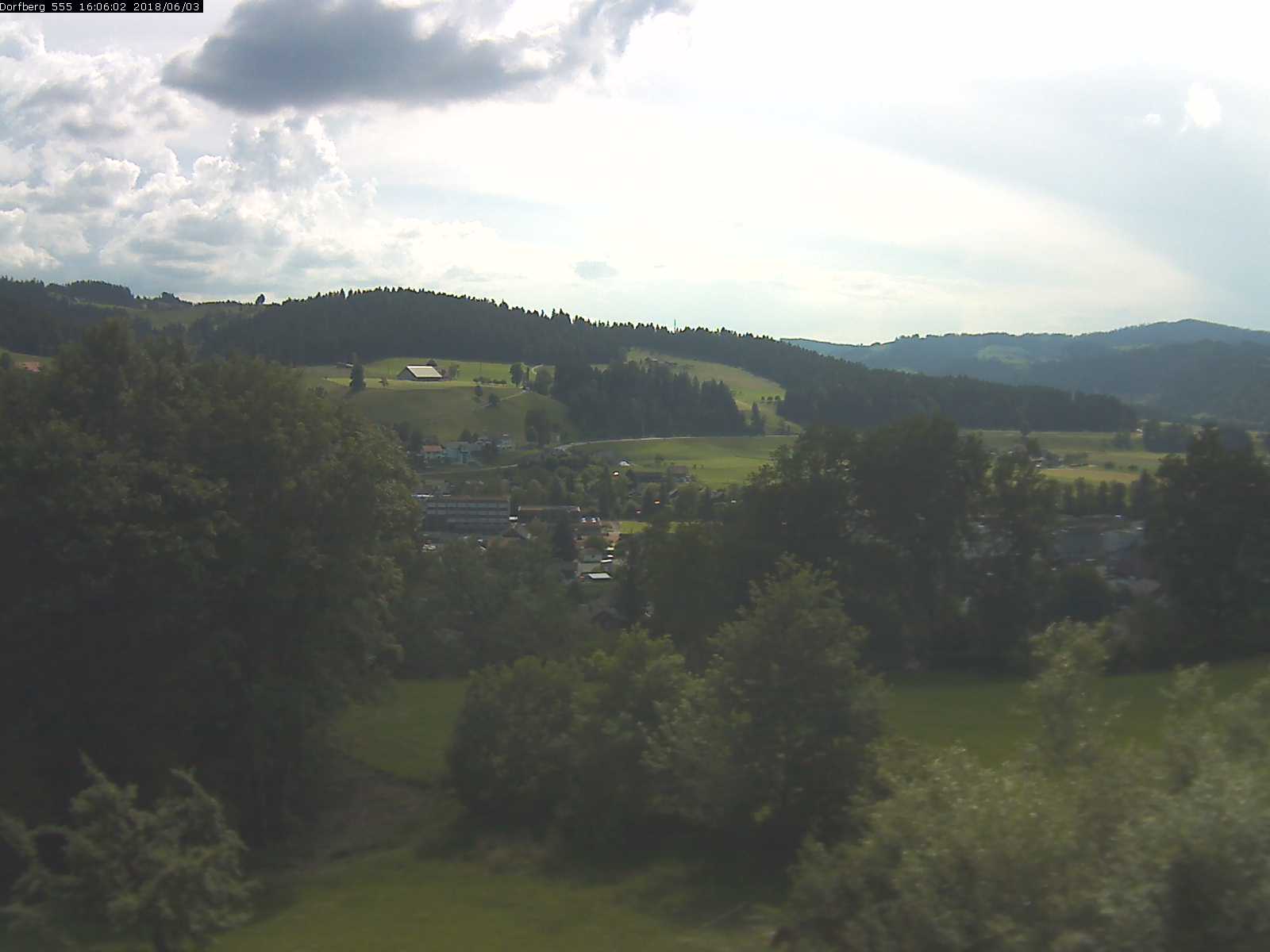 Webcam-Bild: Aussicht vom Dorfberg in Langnau 20180603-160601