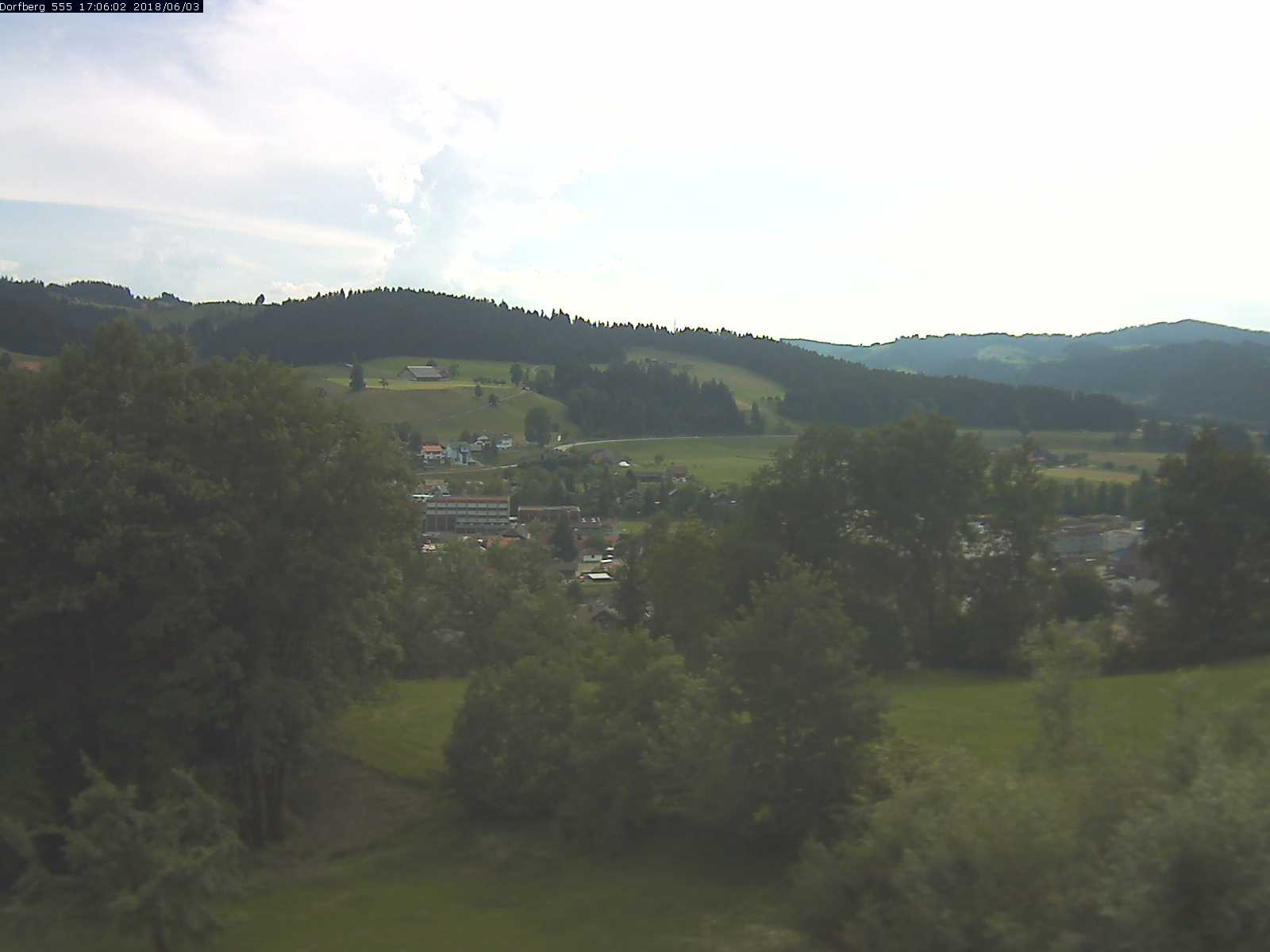 Webcam-Bild: Aussicht vom Dorfberg in Langnau 20180603-170601