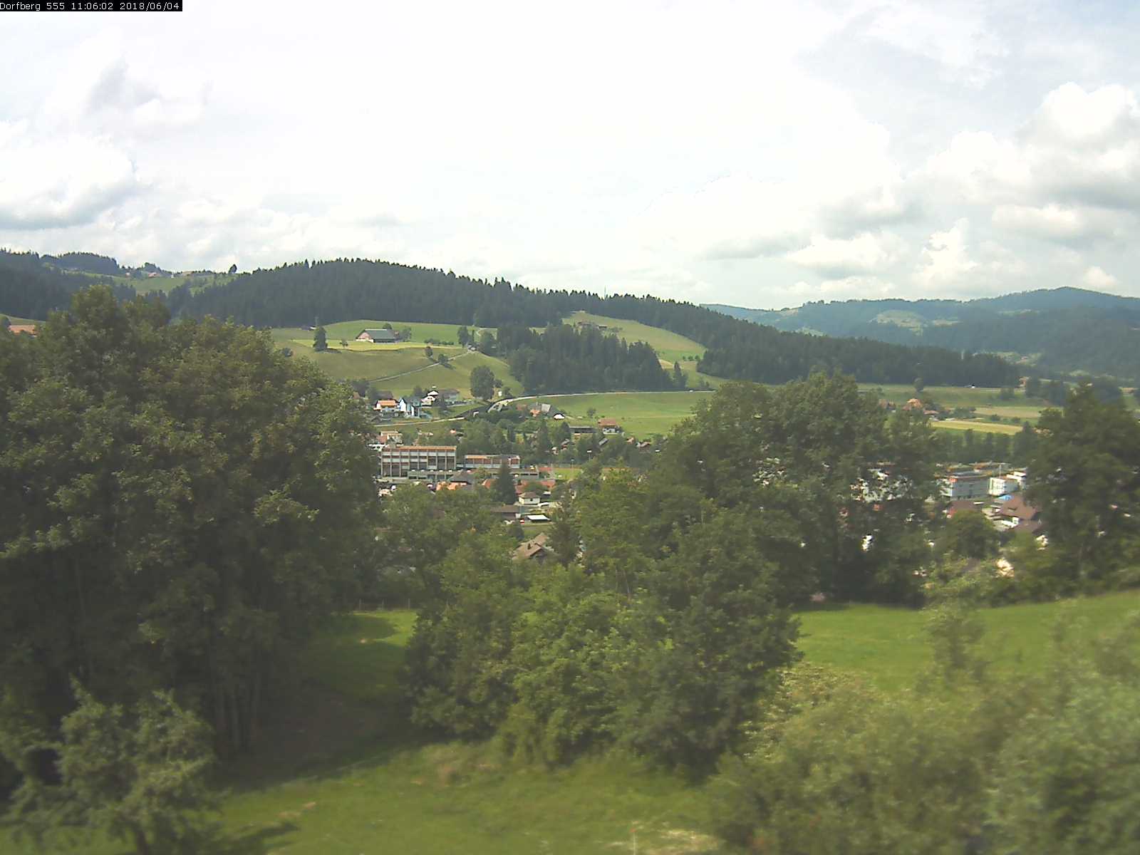 Webcam-Bild: Aussicht vom Dorfberg in Langnau 20180604-110601