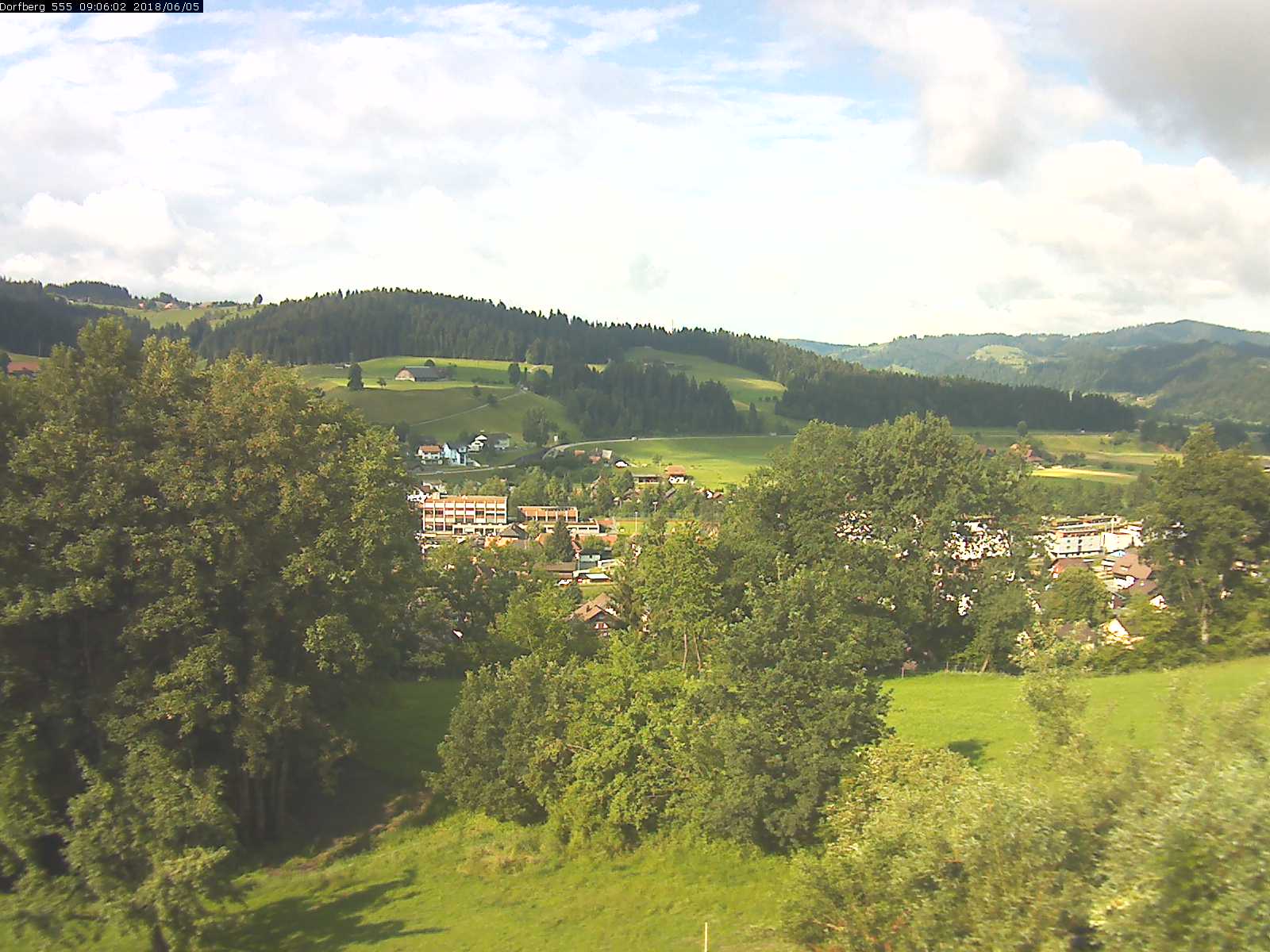 Webcam-Bild: Aussicht vom Dorfberg in Langnau 20180605-090601