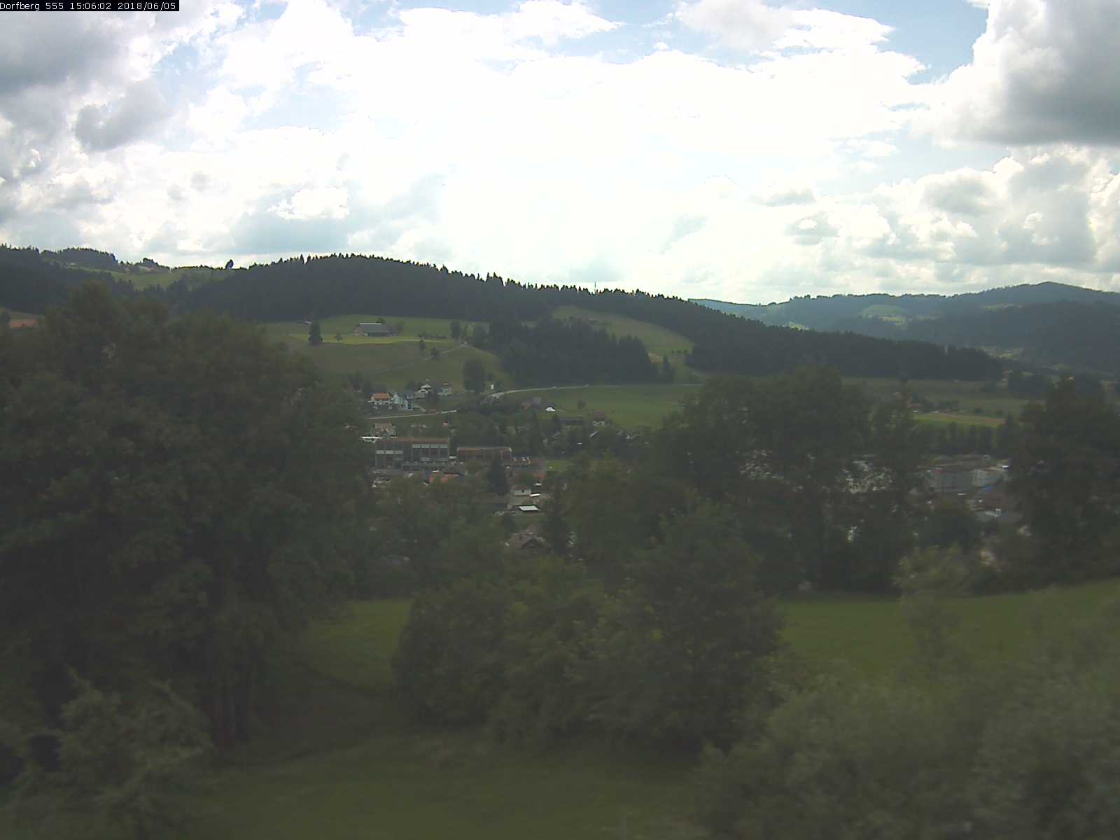 Webcam-Bild: Aussicht vom Dorfberg in Langnau 20180605-150601