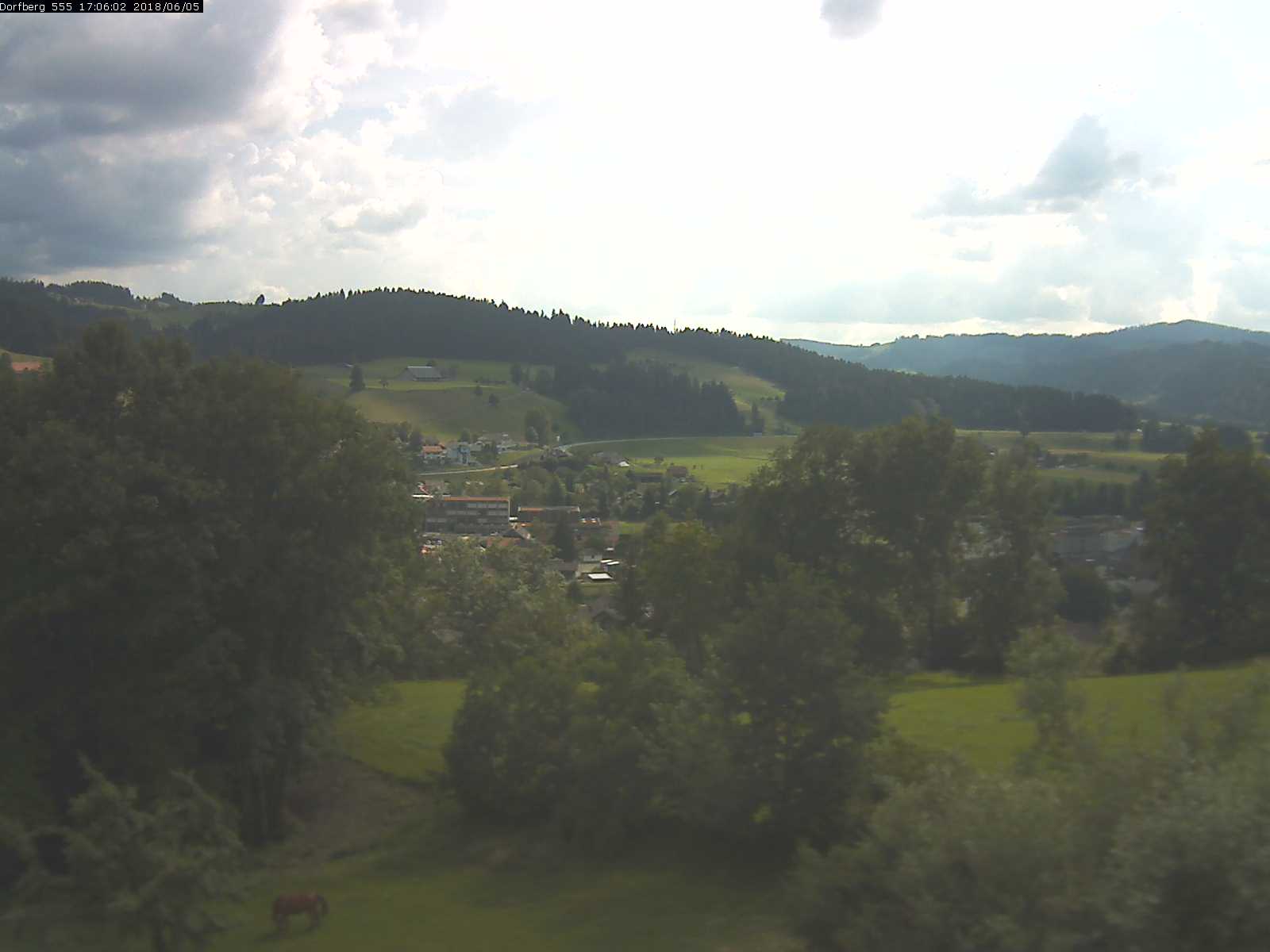 Webcam-Bild: Aussicht vom Dorfberg in Langnau 20180605-170601