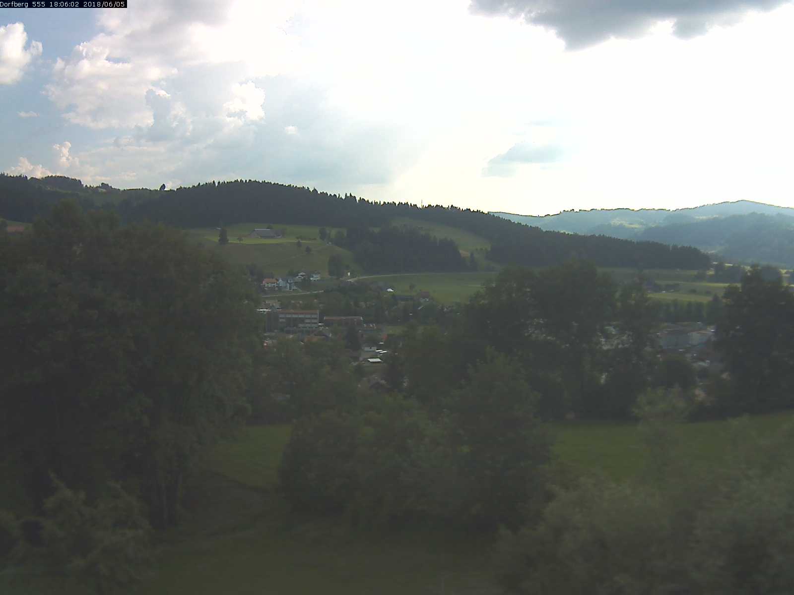 Webcam-Bild: Aussicht vom Dorfberg in Langnau 20180605-180601
