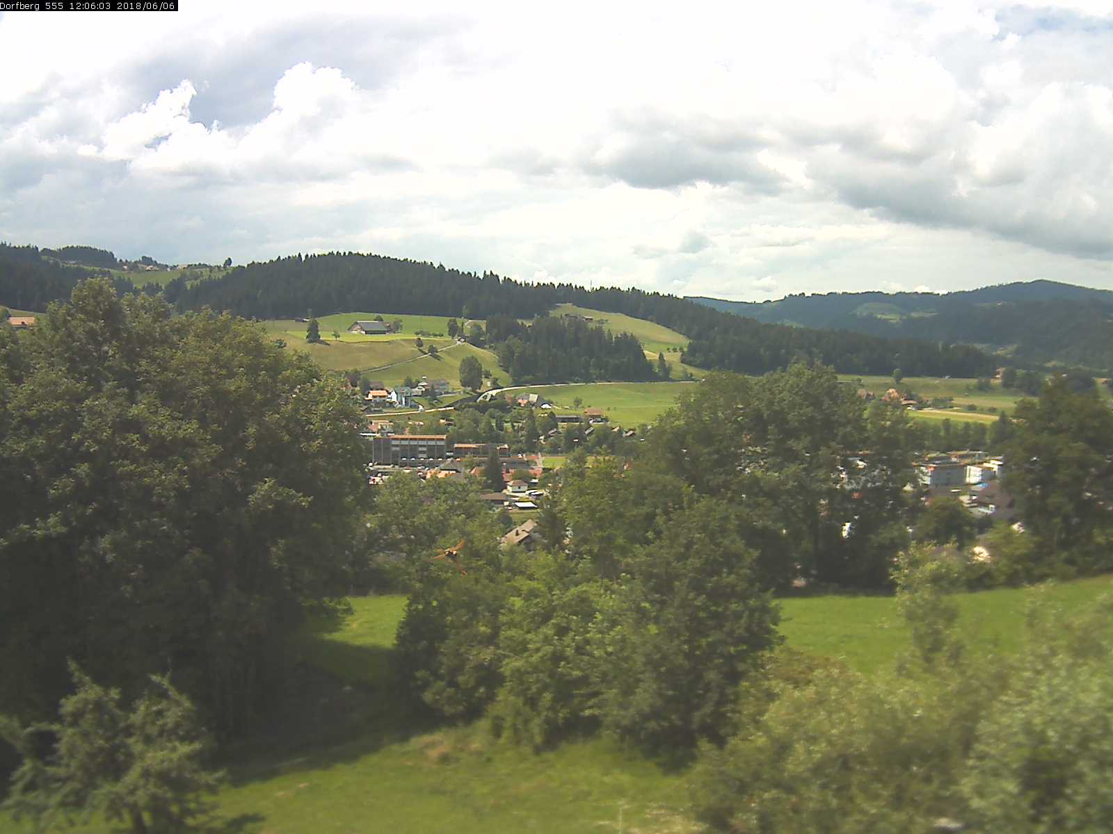 Webcam-Bild: Aussicht vom Dorfberg in Langnau 20180606-120601