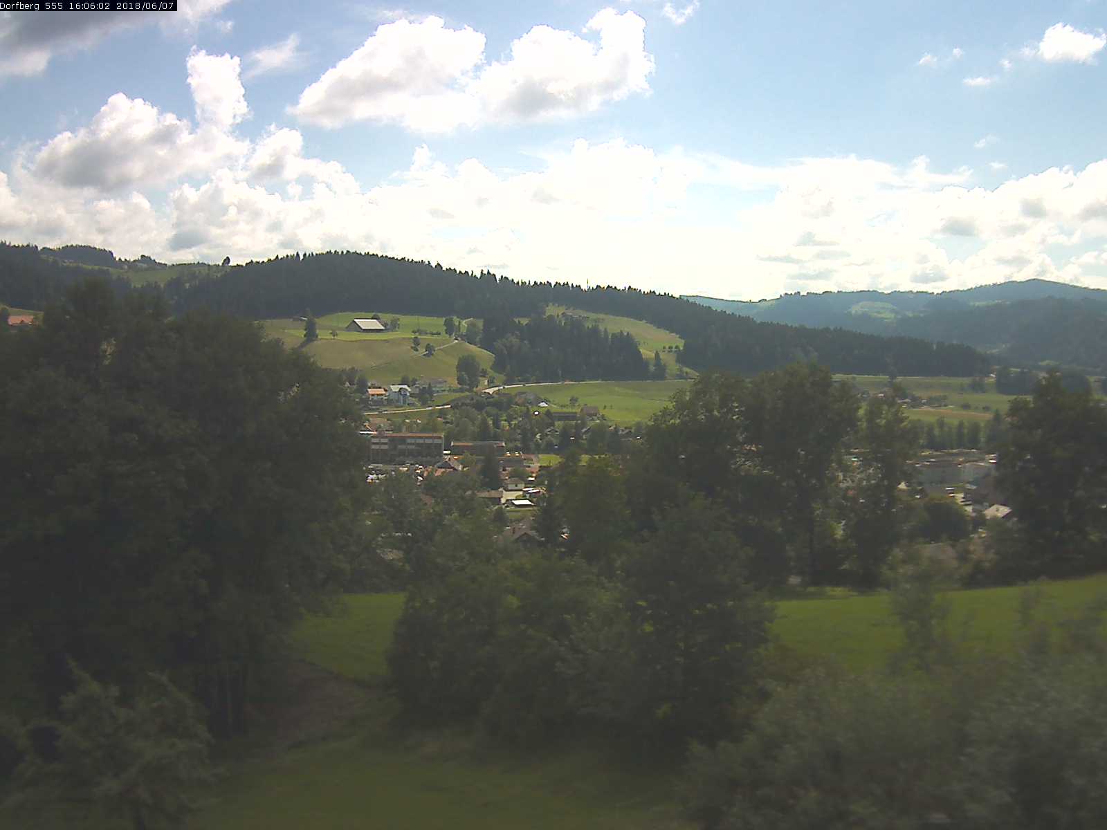 Webcam-Bild: Aussicht vom Dorfberg in Langnau 20180607-160601