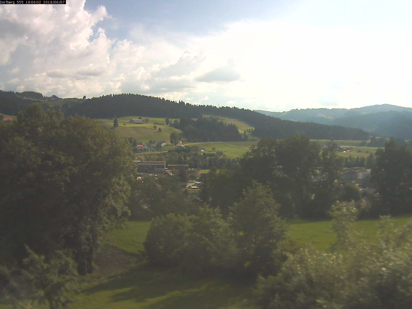 Webcam-Bild: Aussicht vom Dorfberg in Langnau 20180607-180601