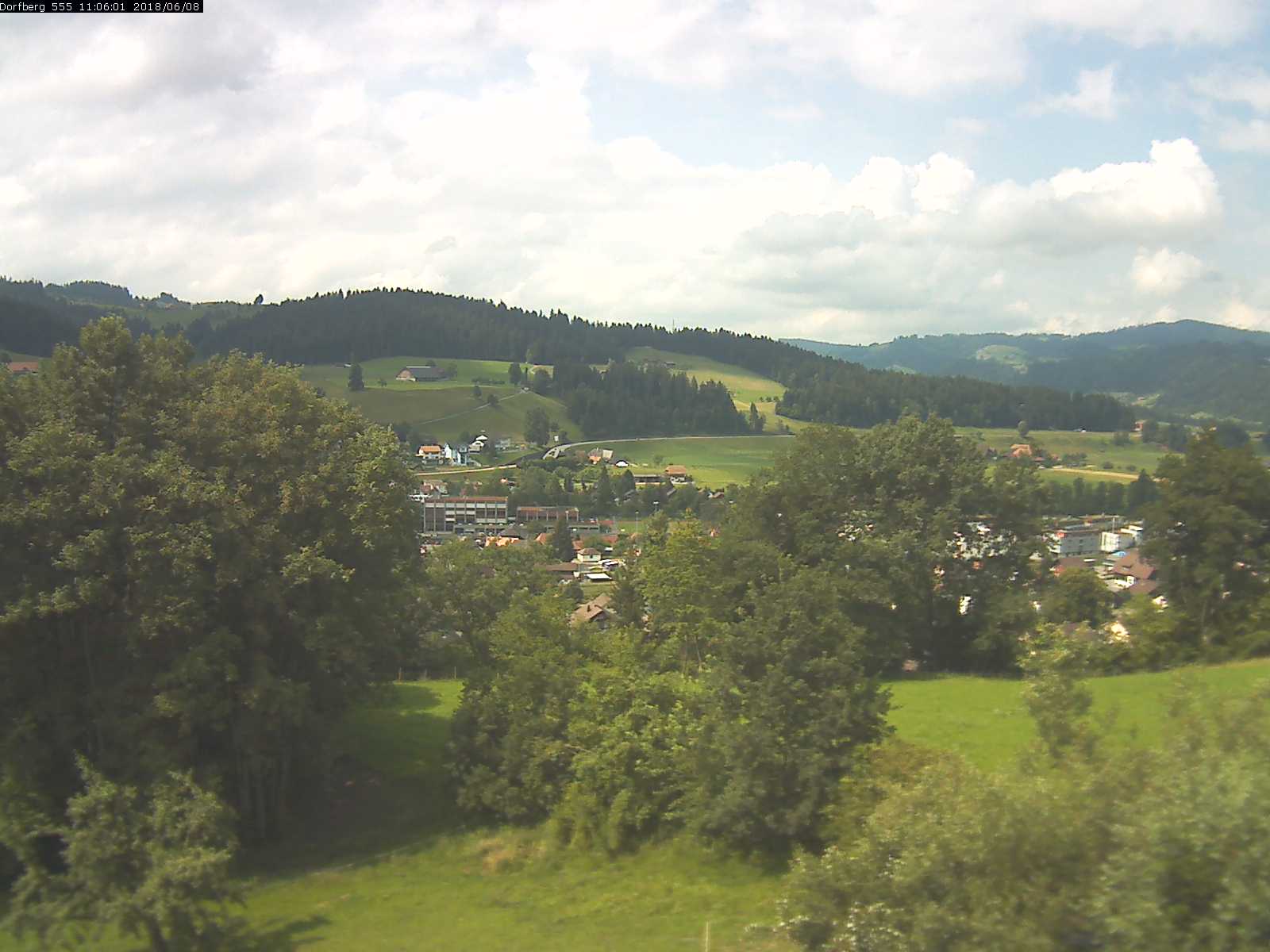 Webcam-Bild: Aussicht vom Dorfberg in Langnau 20180608-110601