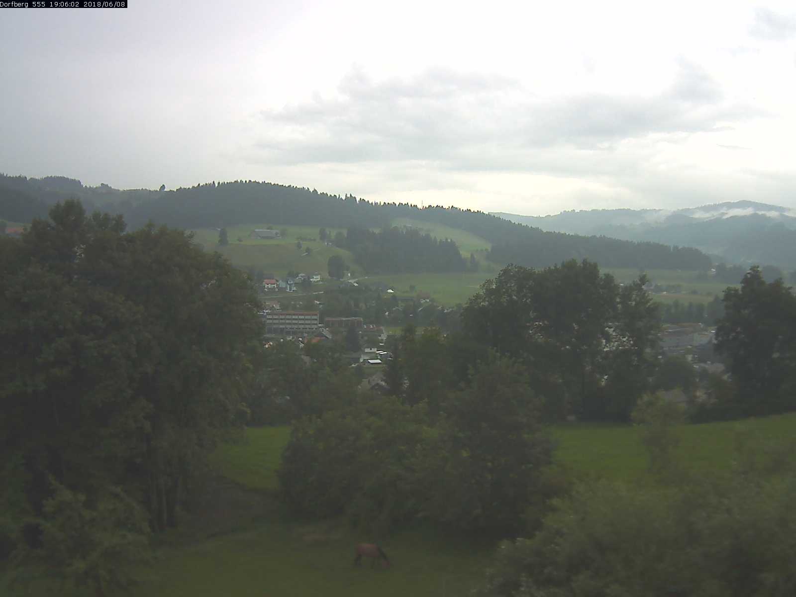 Webcam-Bild: Aussicht vom Dorfberg in Langnau 20180608-190601