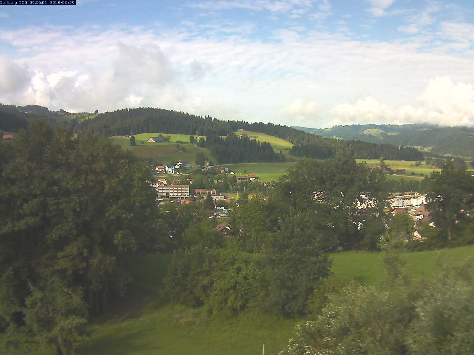 Webcam-Bild: Aussicht vom Dorfberg in Langnau 20180609-090601