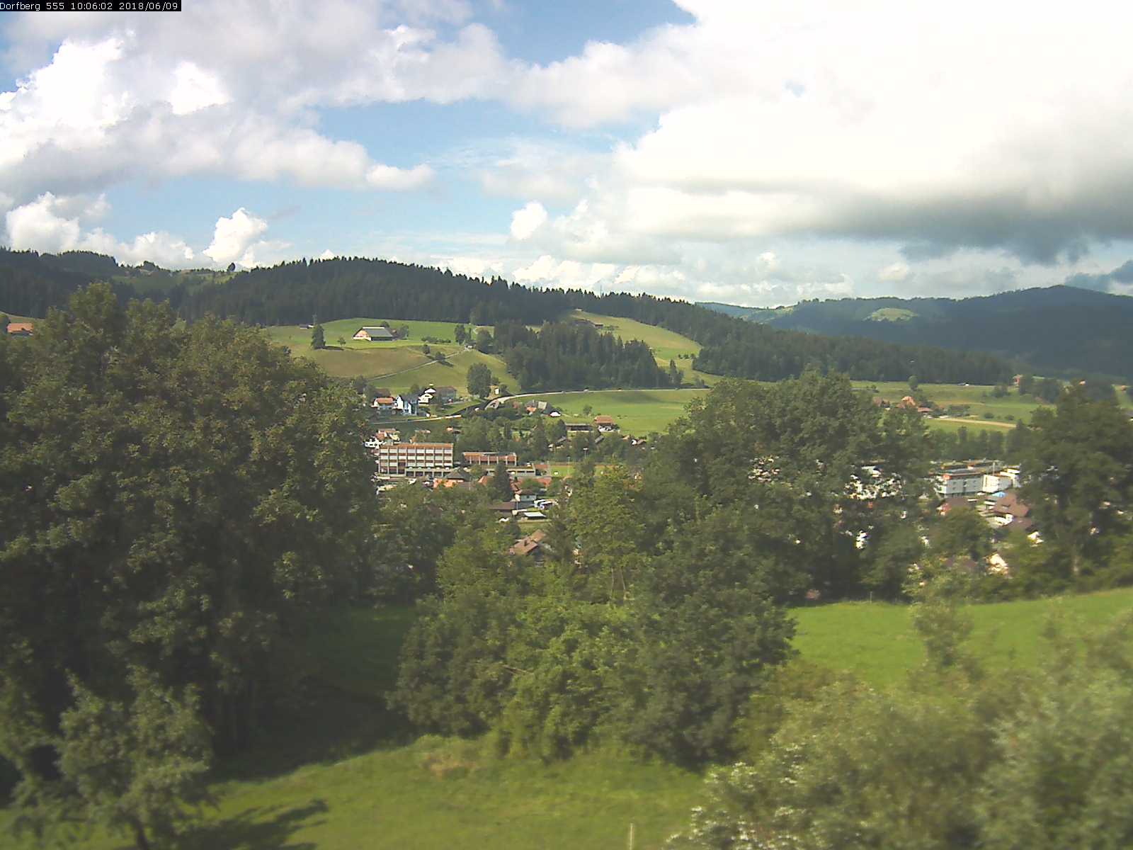 Webcam-Bild: Aussicht vom Dorfberg in Langnau 20180609-100601