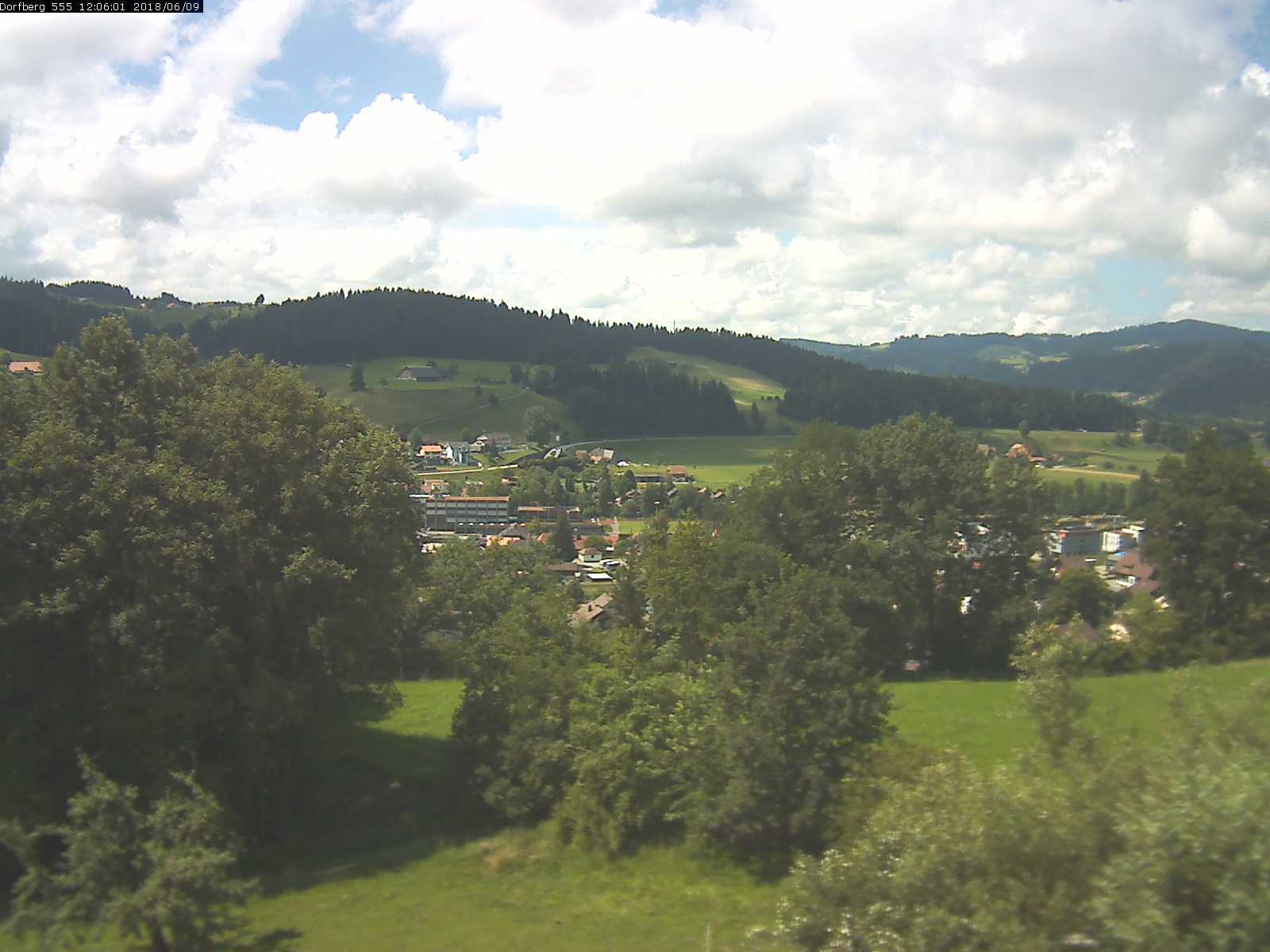 Webcam-Bild: Aussicht vom Dorfberg in Langnau 20180609-120601