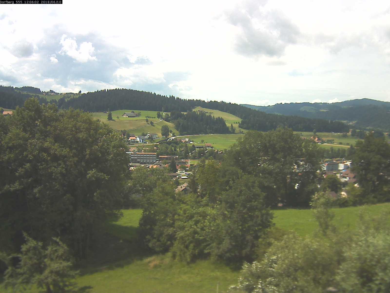 Webcam-Bild: Aussicht vom Dorfberg in Langnau 20180610-120601