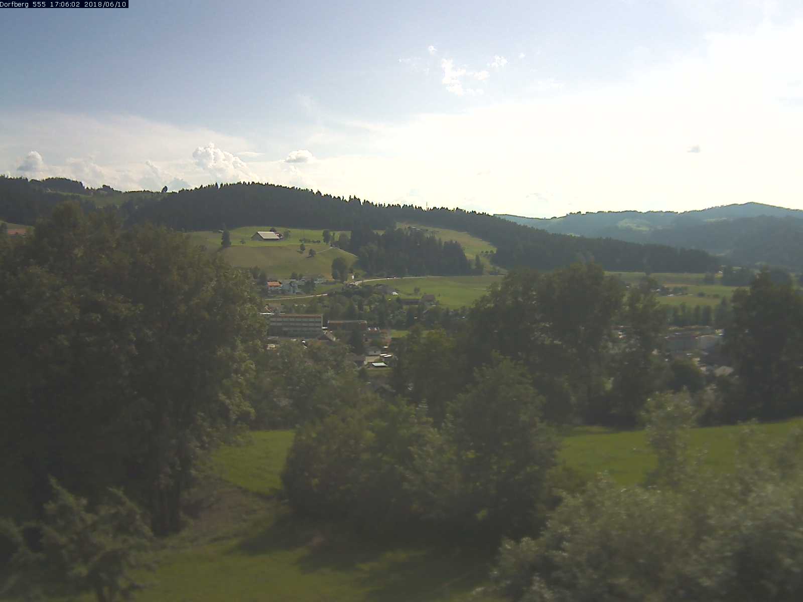 Webcam-Bild: Aussicht vom Dorfberg in Langnau 20180610-170602