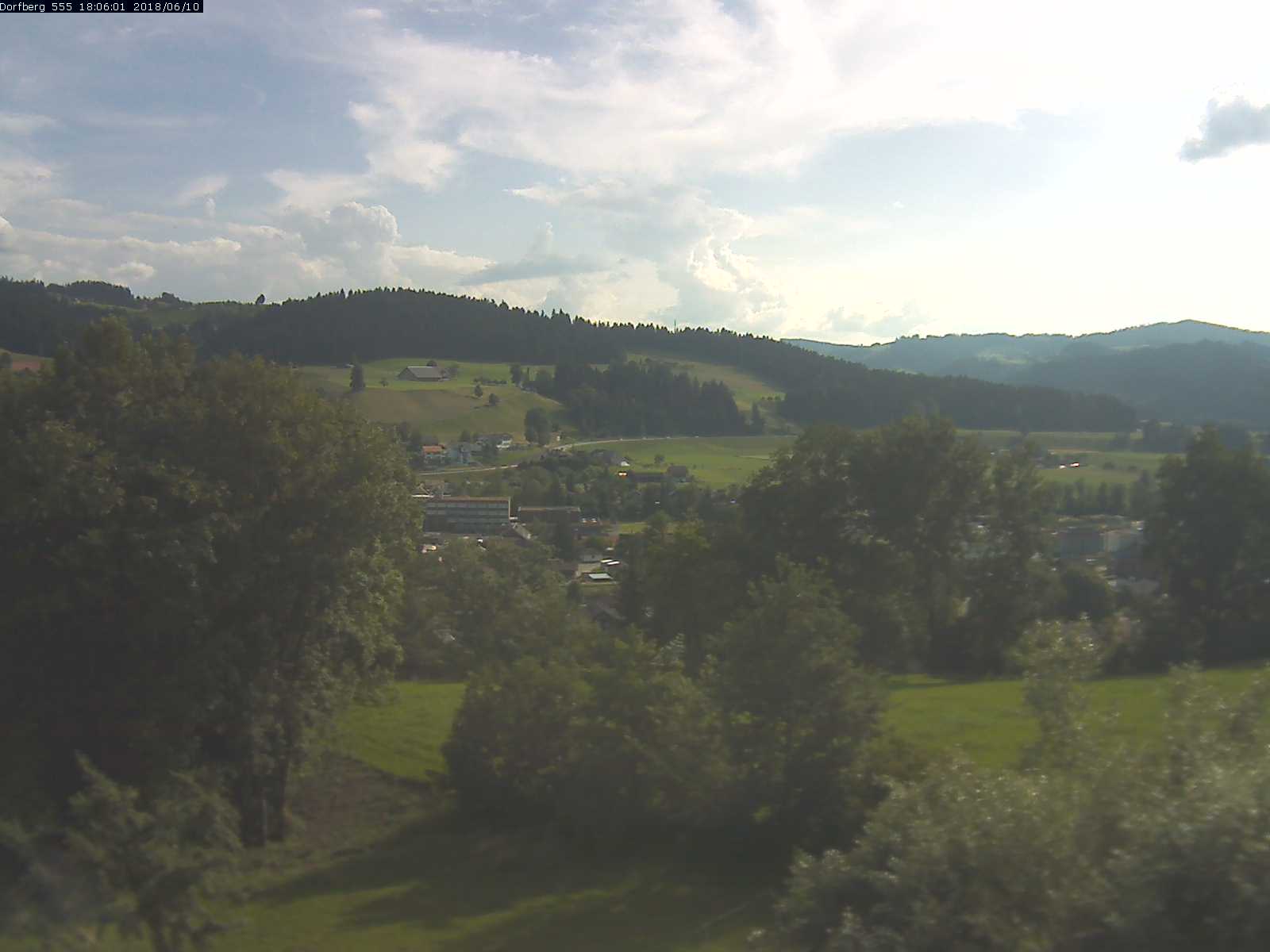 Webcam-Bild: Aussicht vom Dorfberg in Langnau 20180610-180601