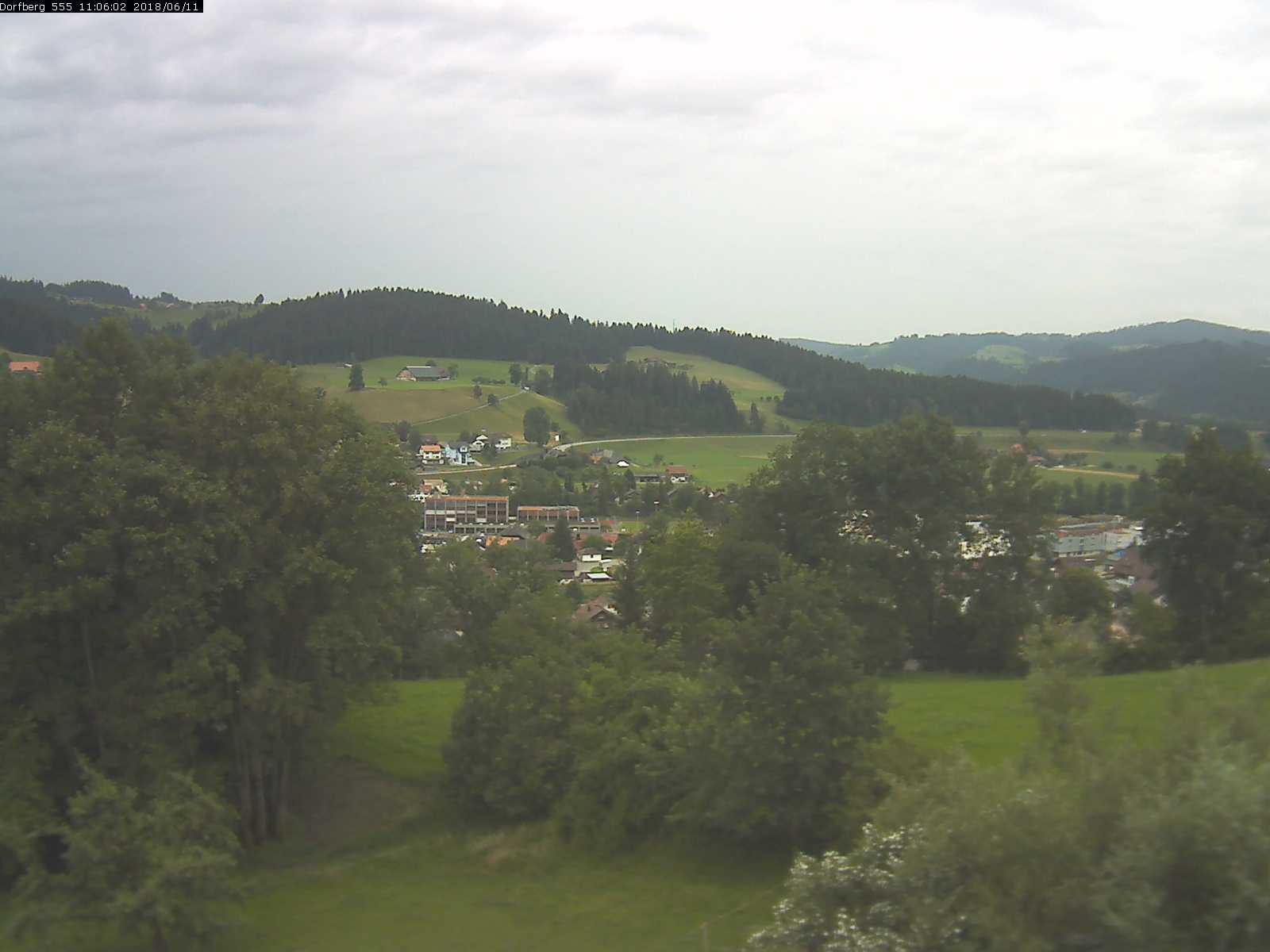 Webcam-Bild: Aussicht vom Dorfberg in Langnau 20180611-110601