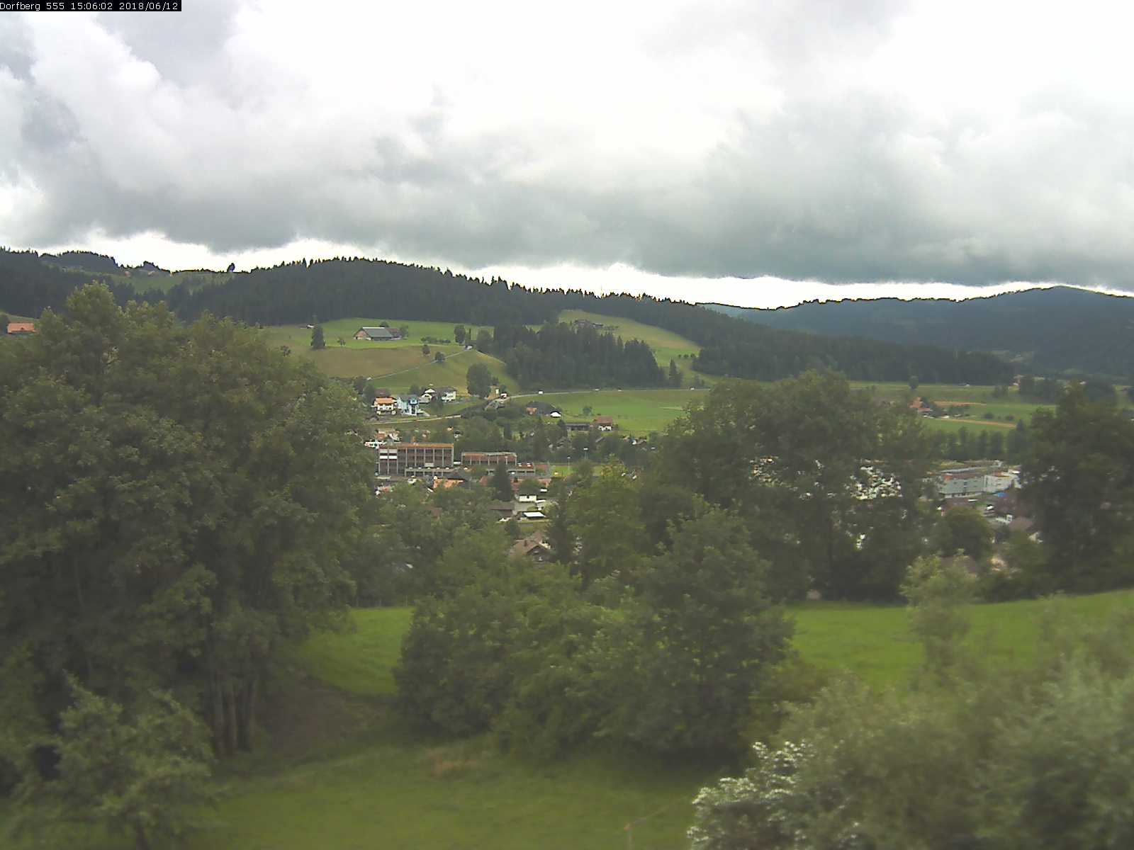Webcam-Bild: Aussicht vom Dorfberg in Langnau 20180612-150601
