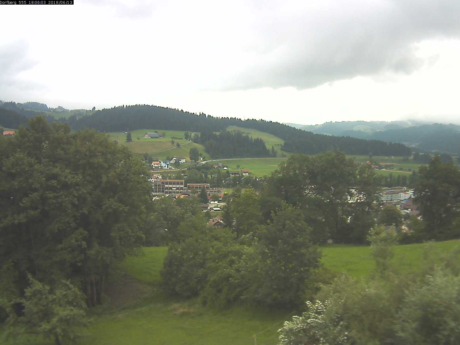 Webcam-Bild: Aussicht vom Dorfberg in Langnau 20180613-180601