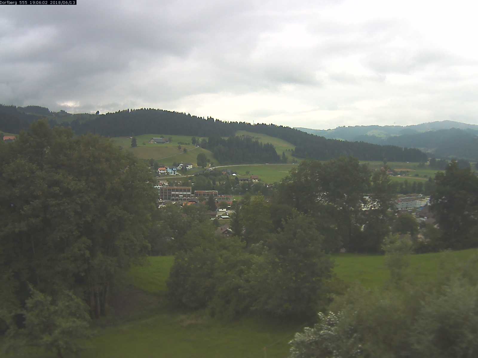 Webcam-Bild: Aussicht vom Dorfberg in Langnau 20180613-190601