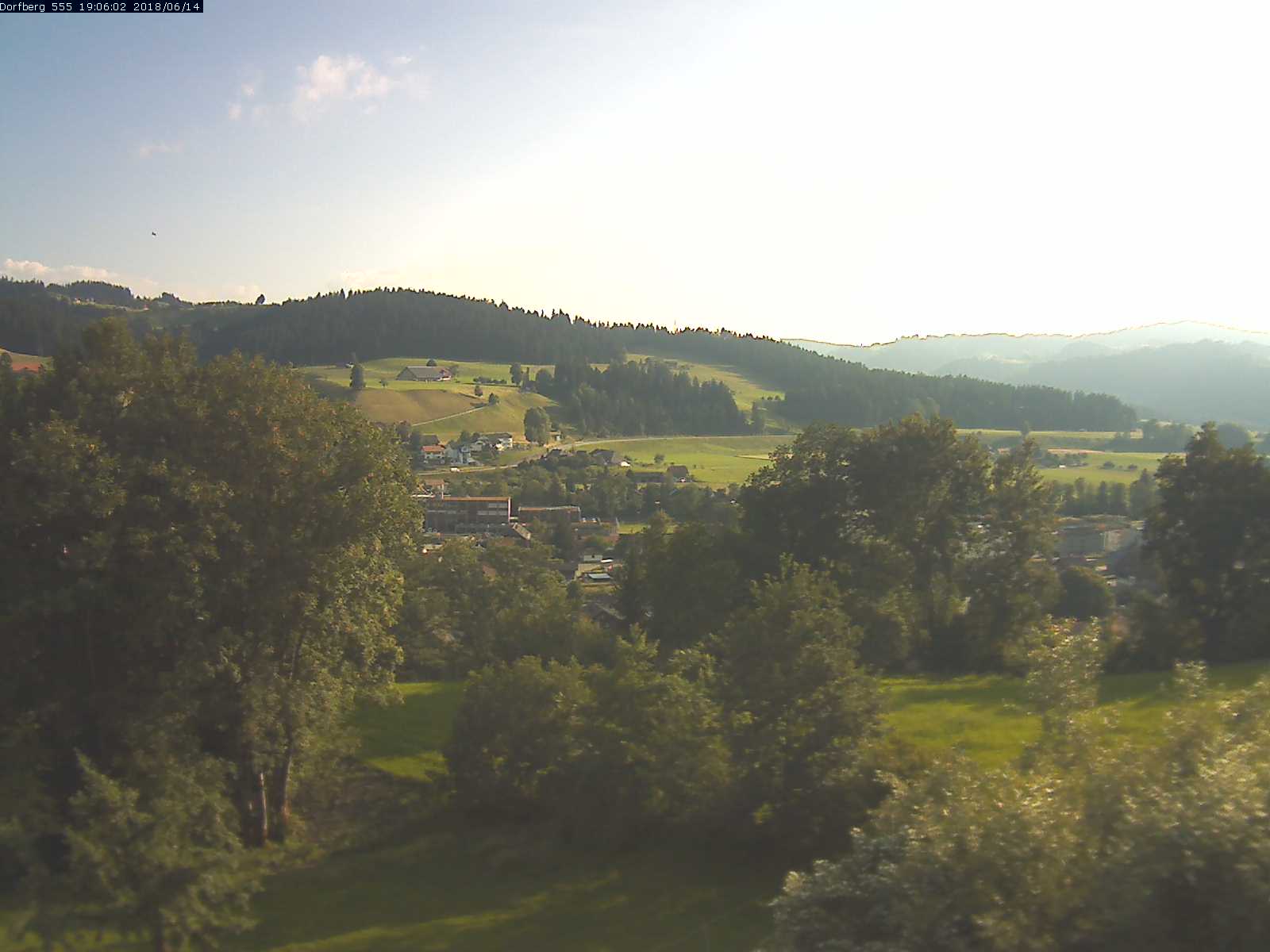 Webcam-Bild: Aussicht vom Dorfberg in Langnau 20180614-190601
