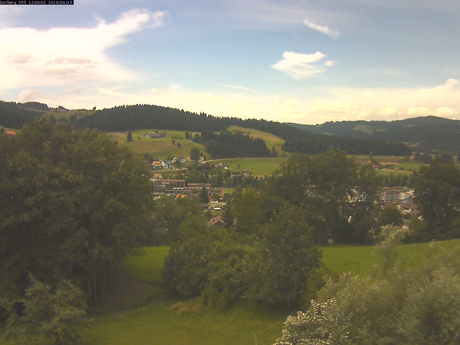 Webcam-Bild: Aussicht vom Dorfberg in Langnau 20180615-120601