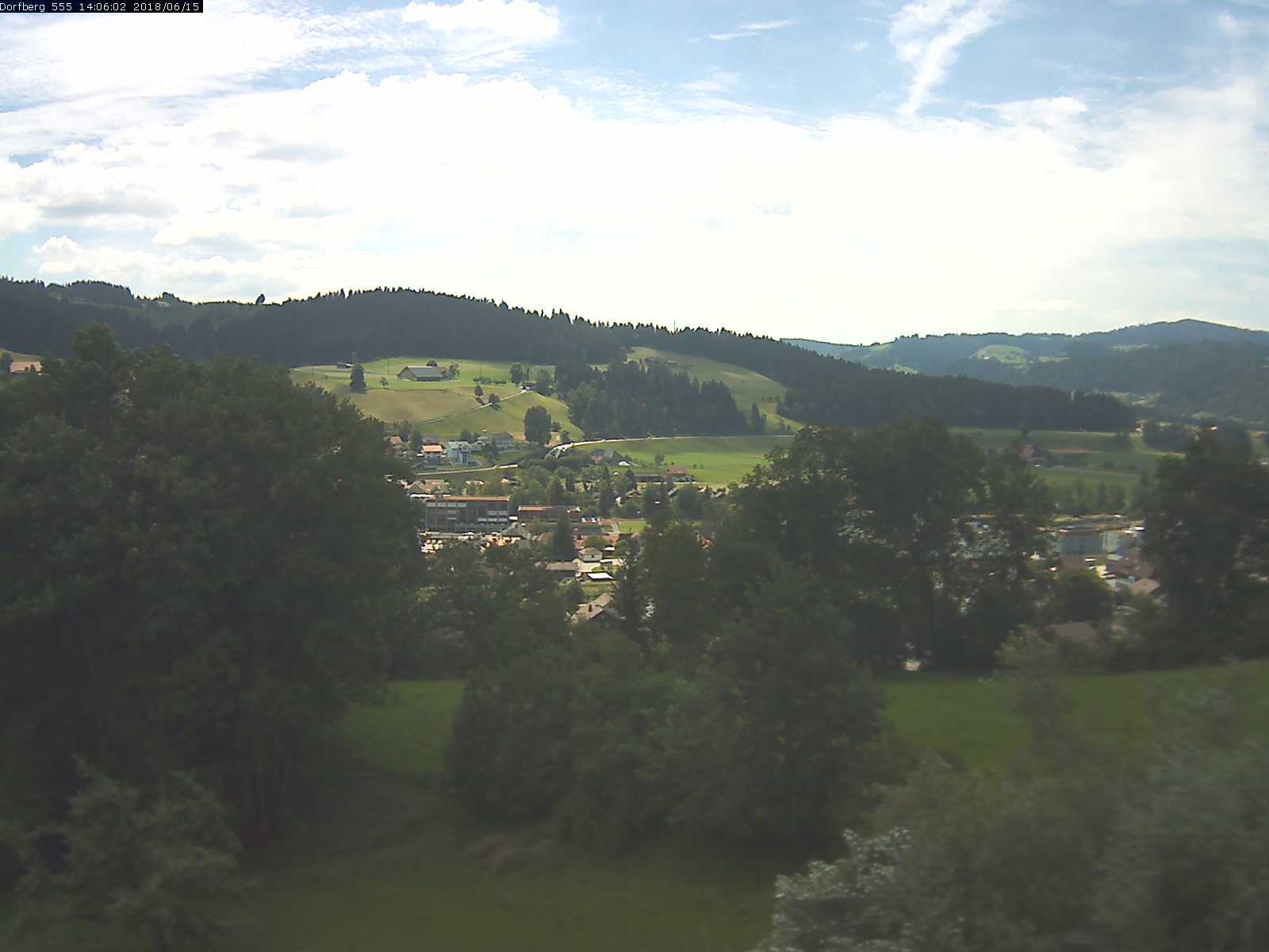 Webcam-Bild: Aussicht vom Dorfberg in Langnau 20180615-140601