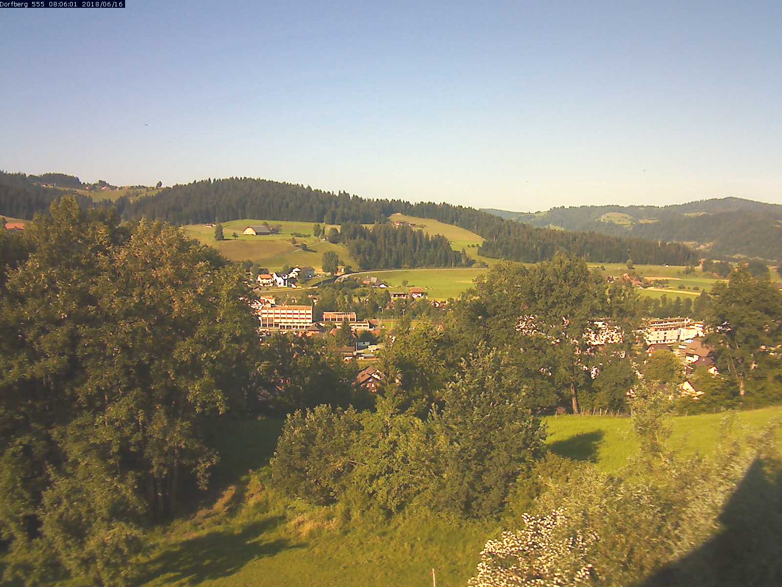 Webcam-Bild: Aussicht vom Dorfberg in Langnau 20180616-080601