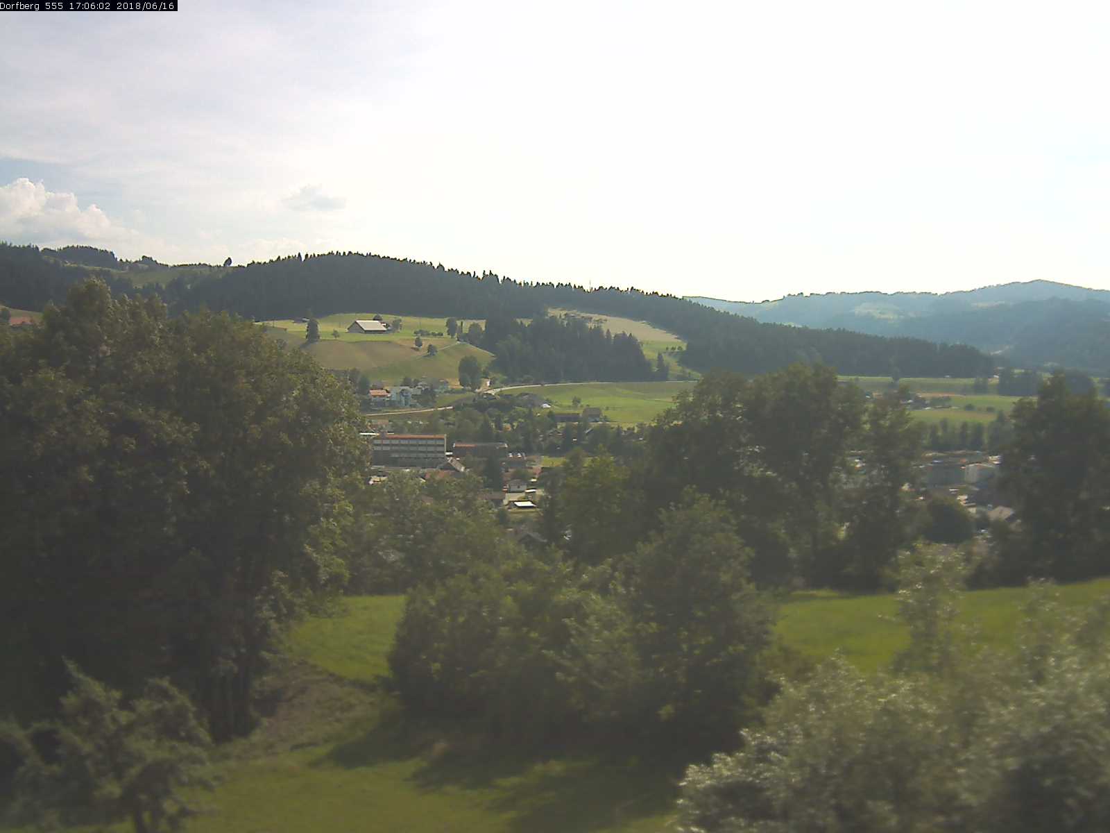 Webcam-Bild: Aussicht vom Dorfberg in Langnau 20180616-170601