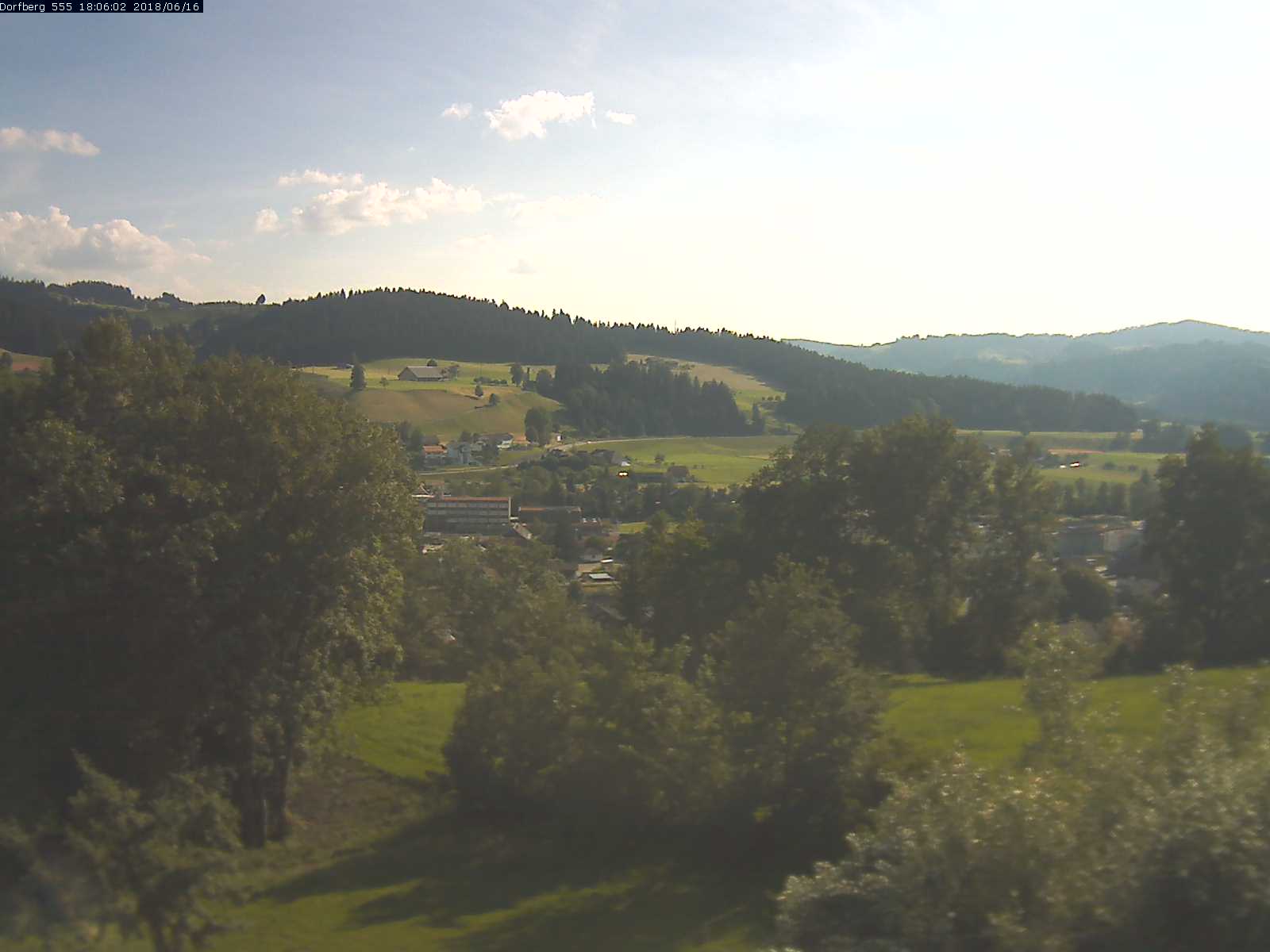 Webcam-Bild: Aussicht vom Dorfberg in Langnau 20180616-180601