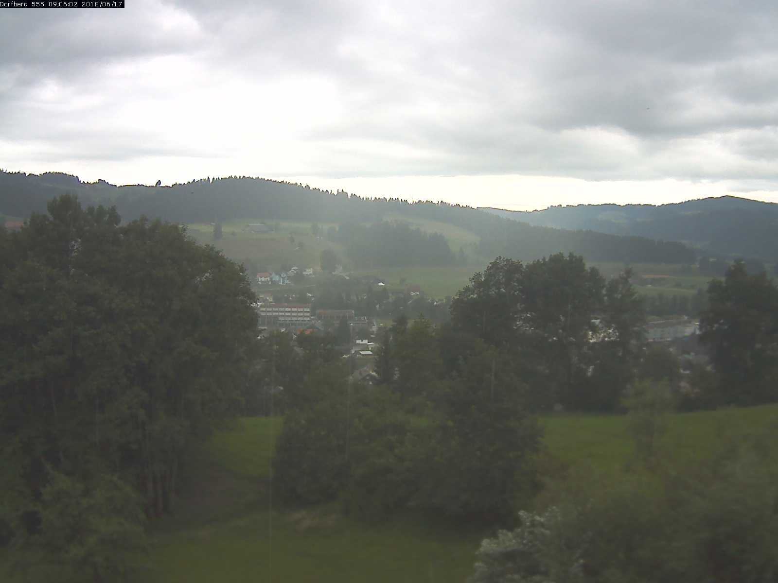 Webcam-Bild: Aussicht vom Dorfberg in Langnau 20180617-090601
